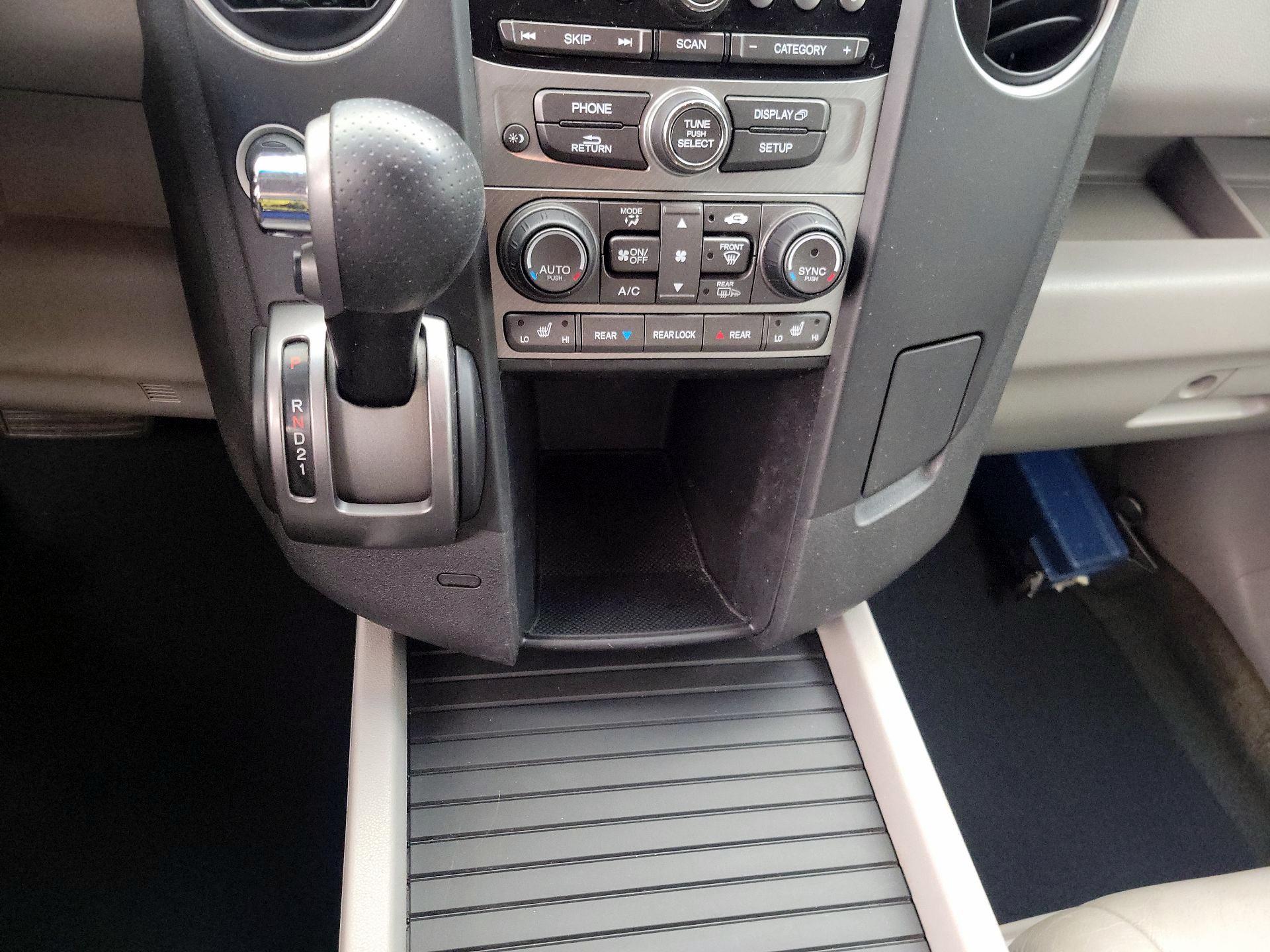 Thumbnail: 2015 Honda Pilot - 17