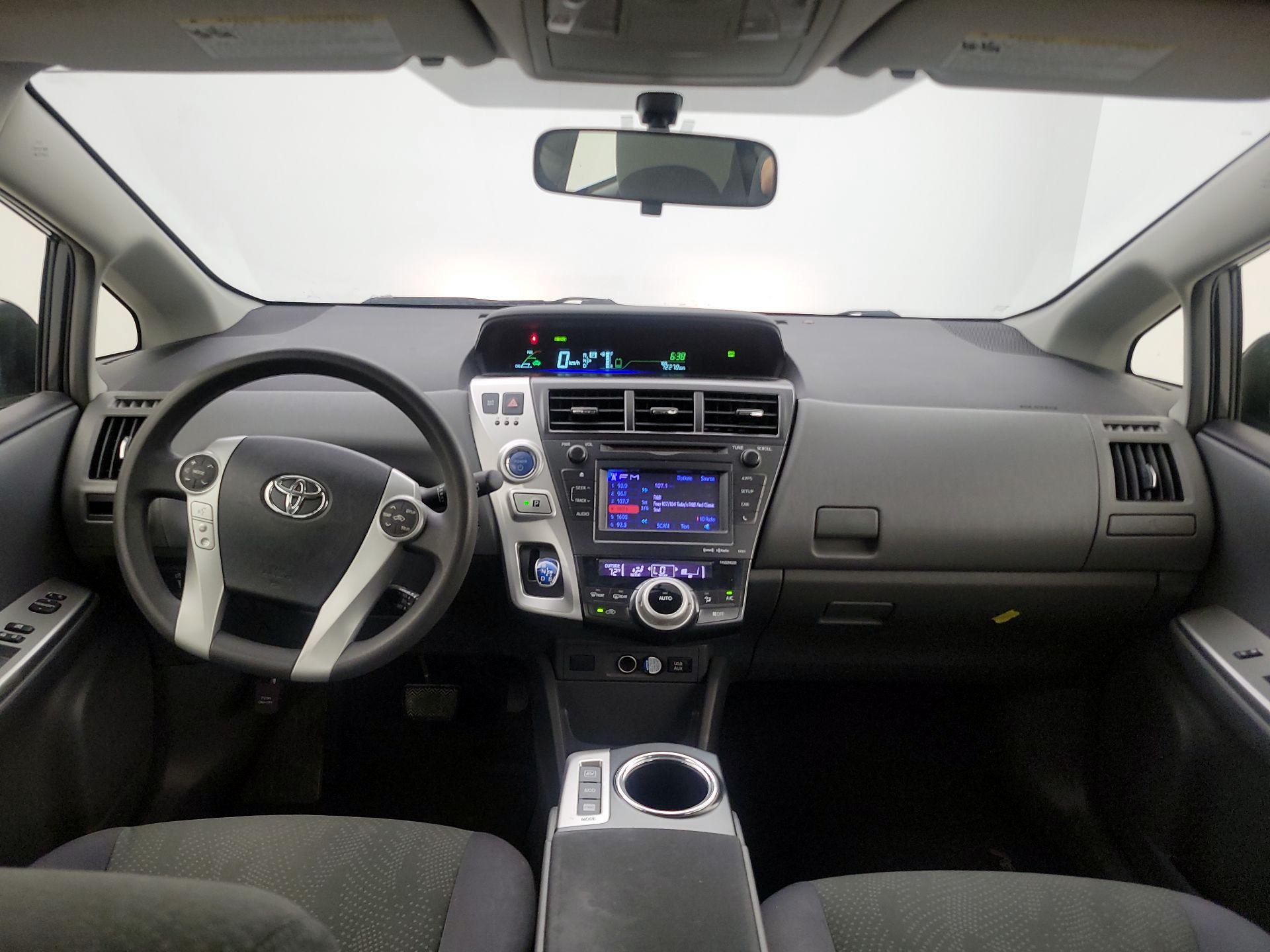 Thumbnail: 2014 Toyota Prius v - 9