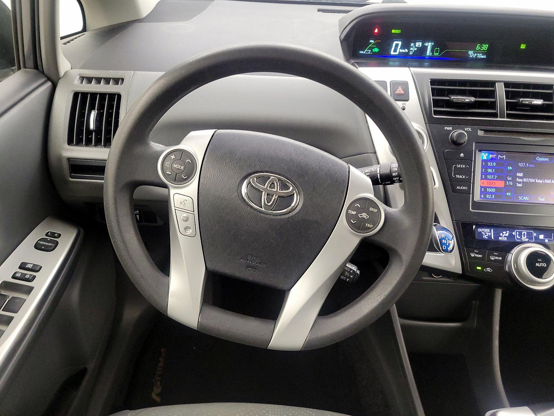 Thumbnail: 2014 Toyota Prius v - 10