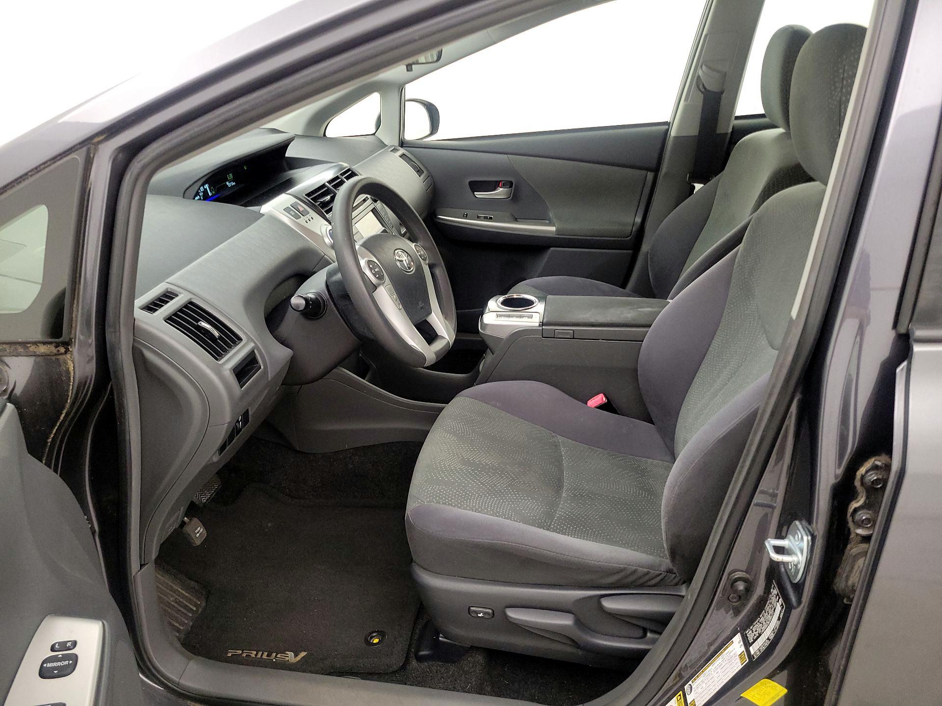 Thumbnail: 2014 Toyota Prius v - 11