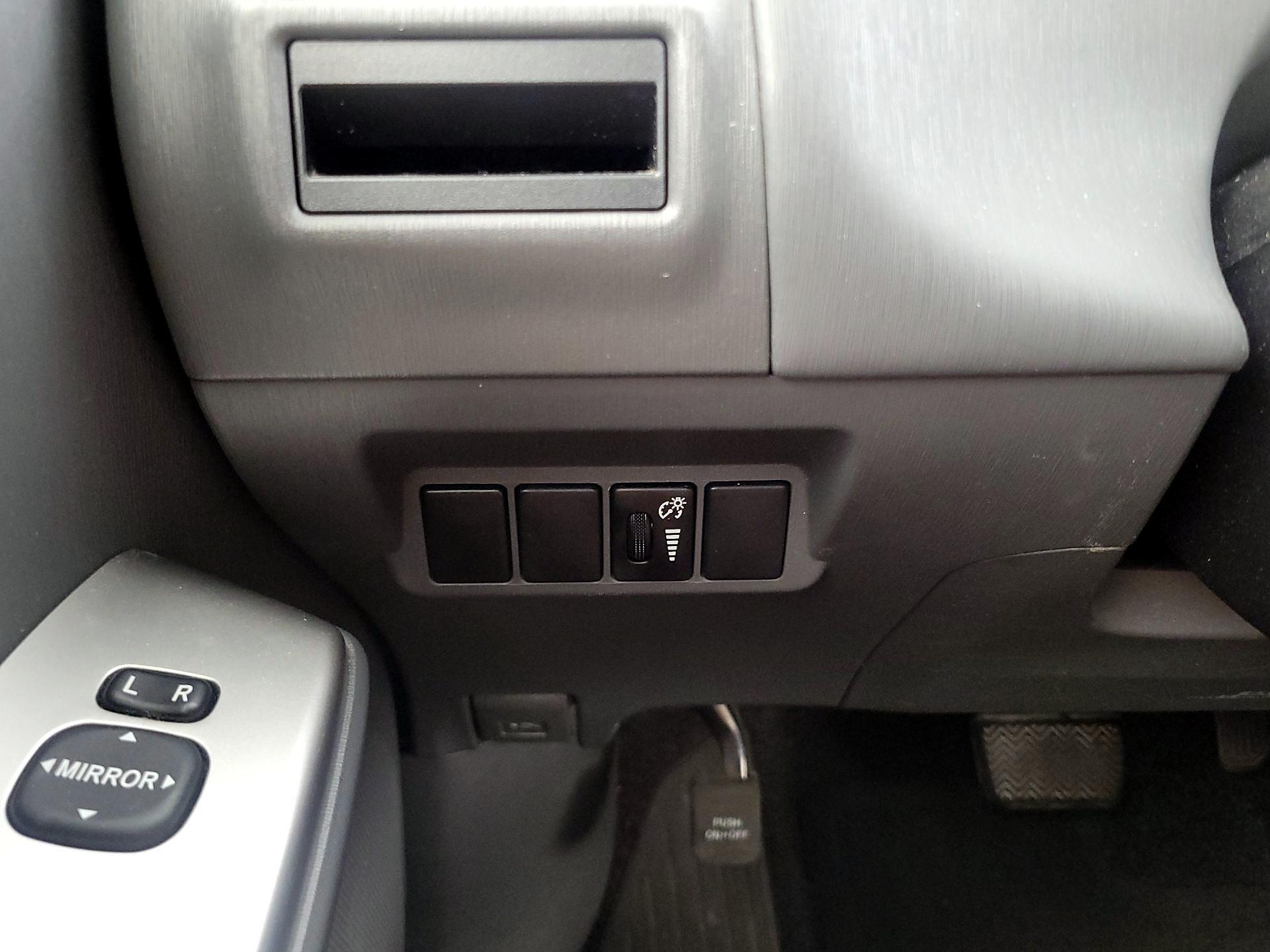 Thumbnail: 2014 Toyota Prius v - 13