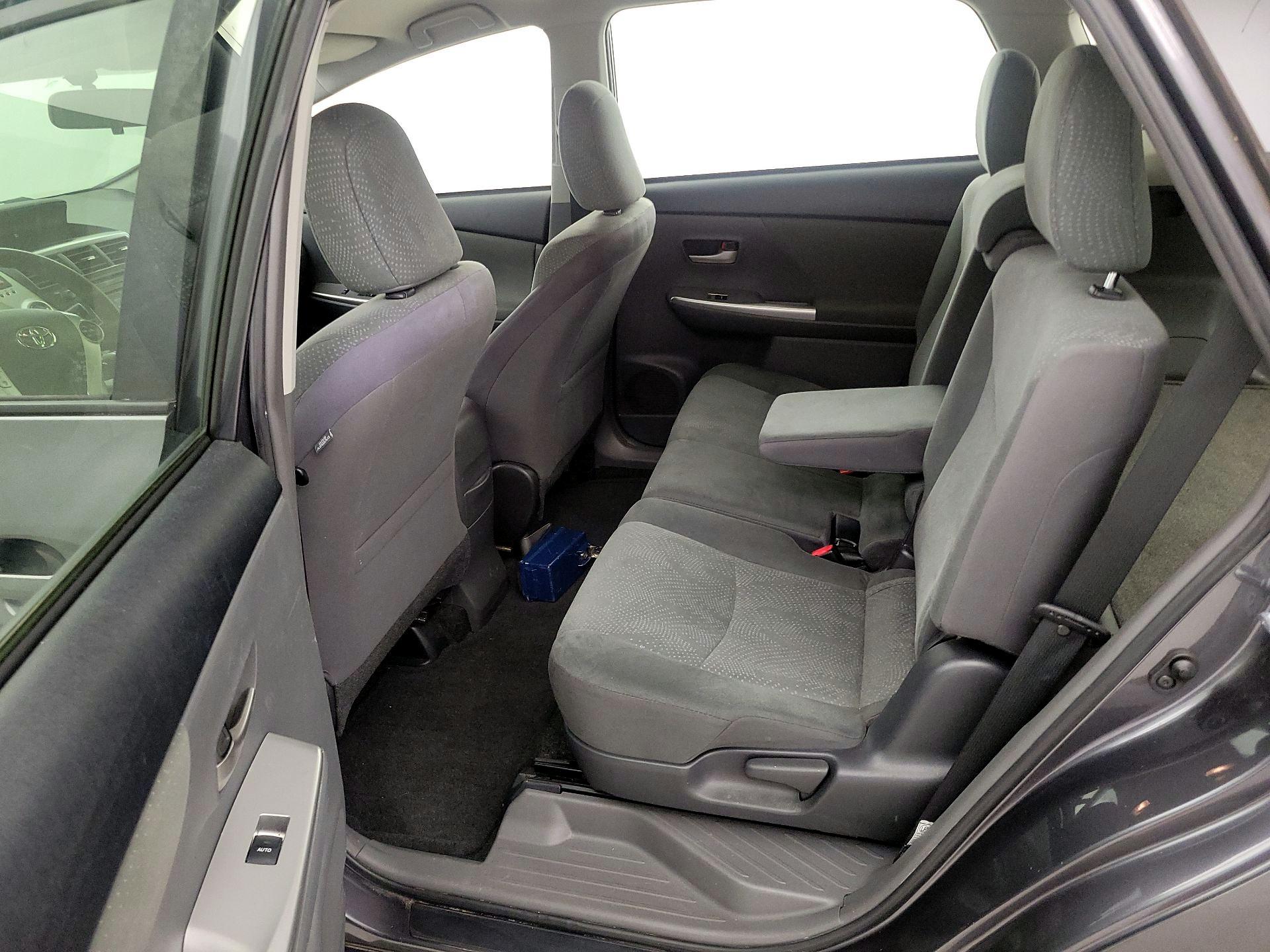 Thumbnail: 2014 Toyota Prius v - 19