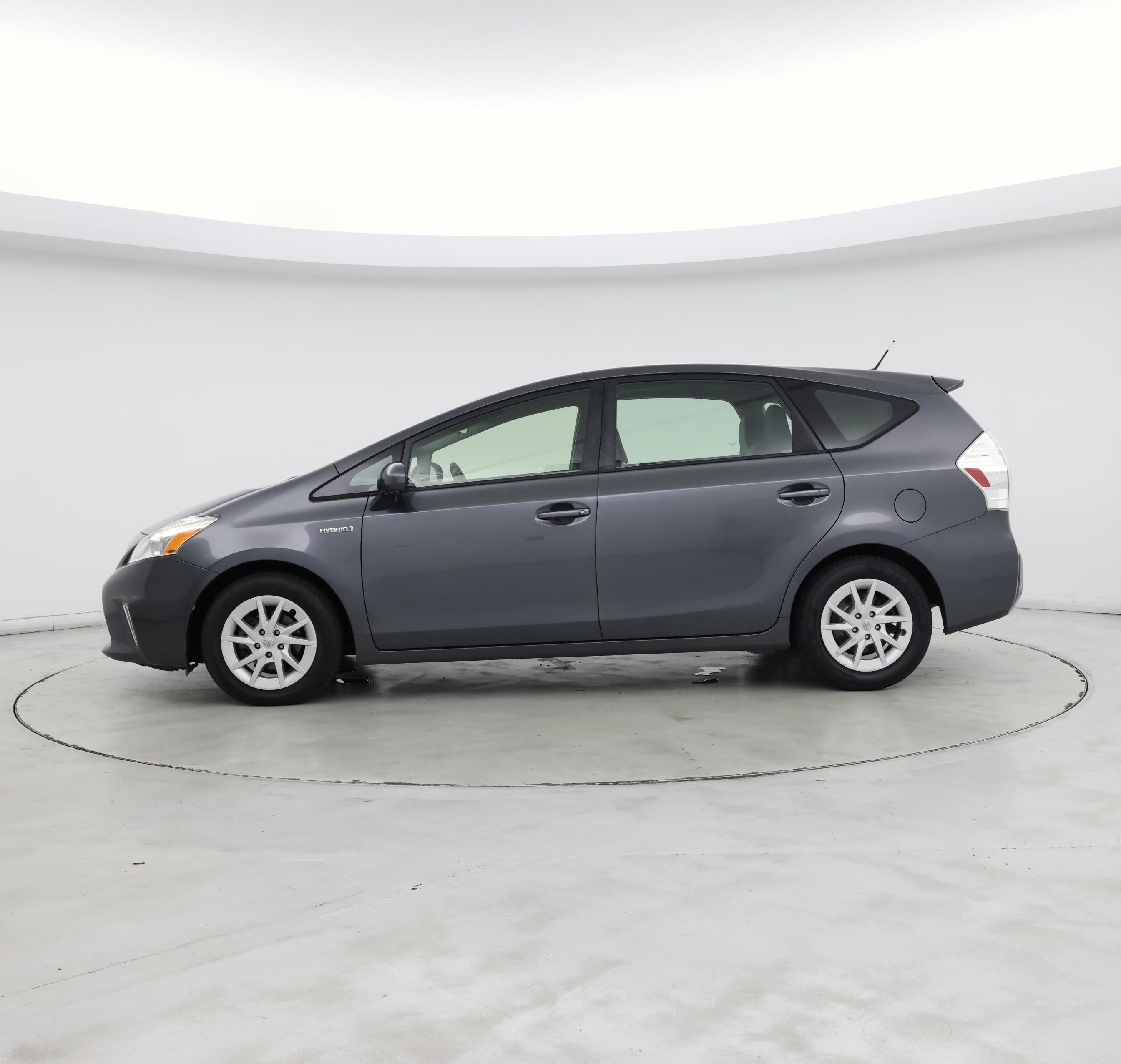 Thumbnail: 2014 Toyota Prius v - 3