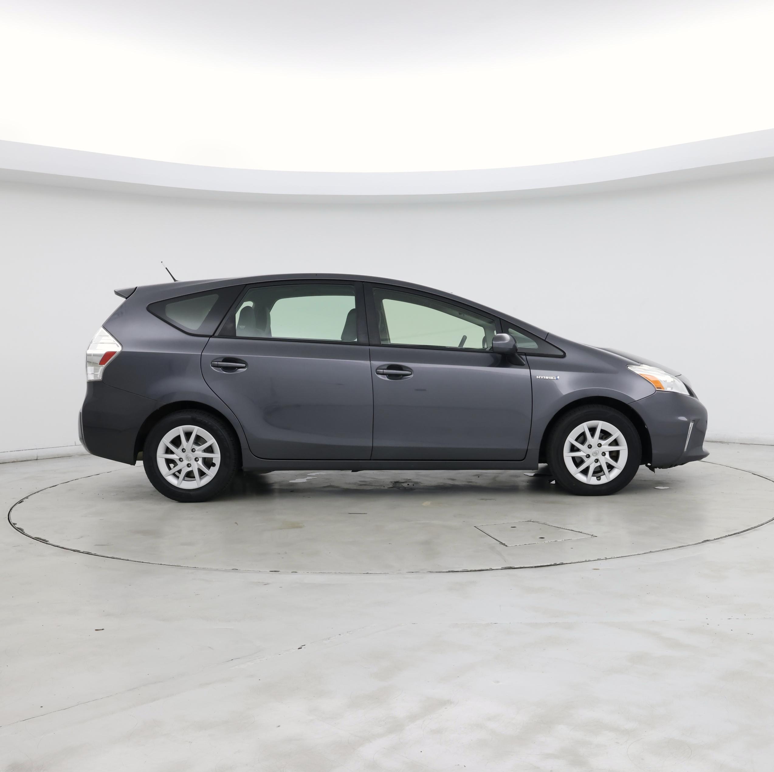 Thumbnail: 2014 Toyota Prius v - 7