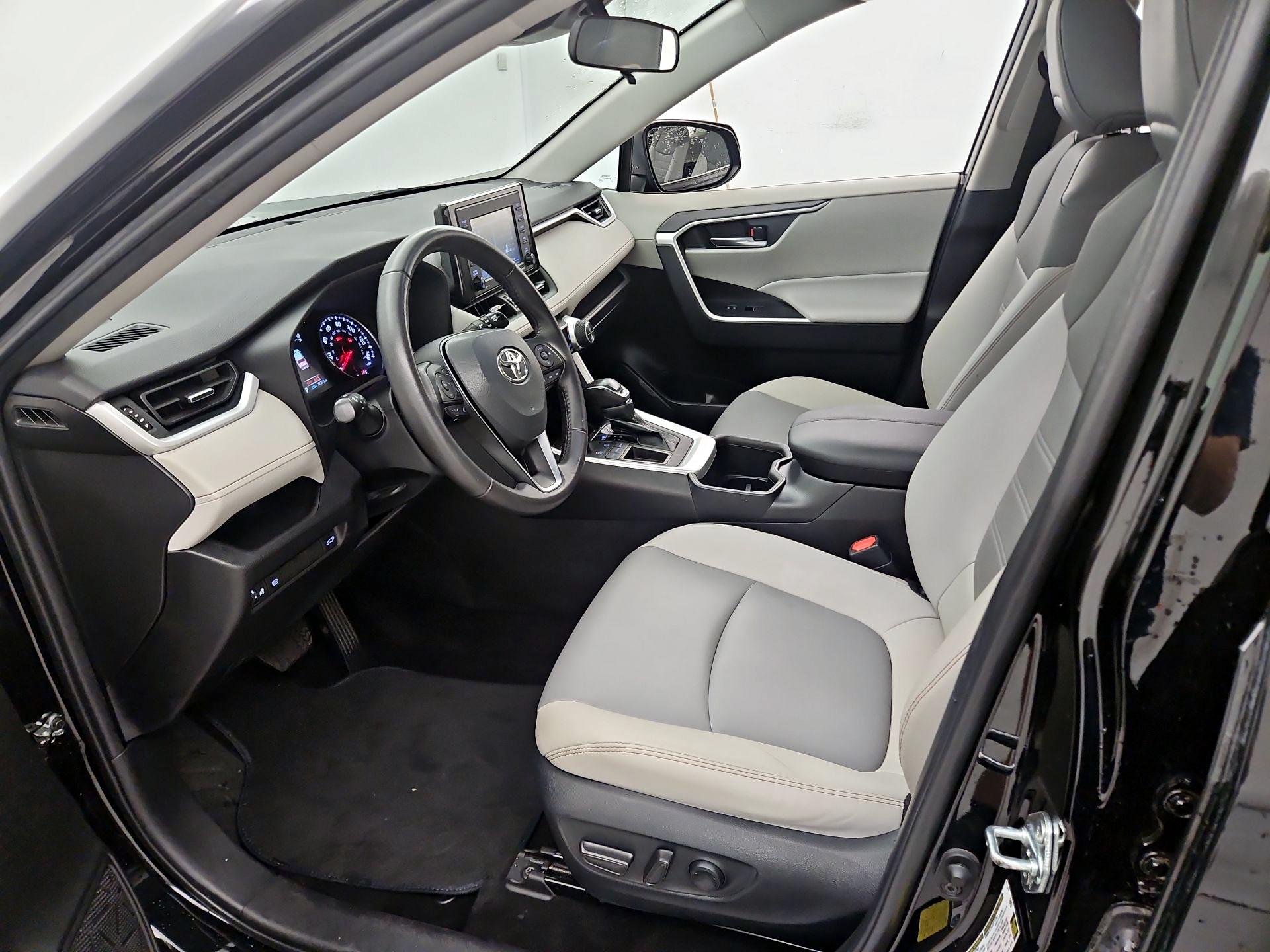 Thumbnail: 2022 Toyota RAV4 - 11