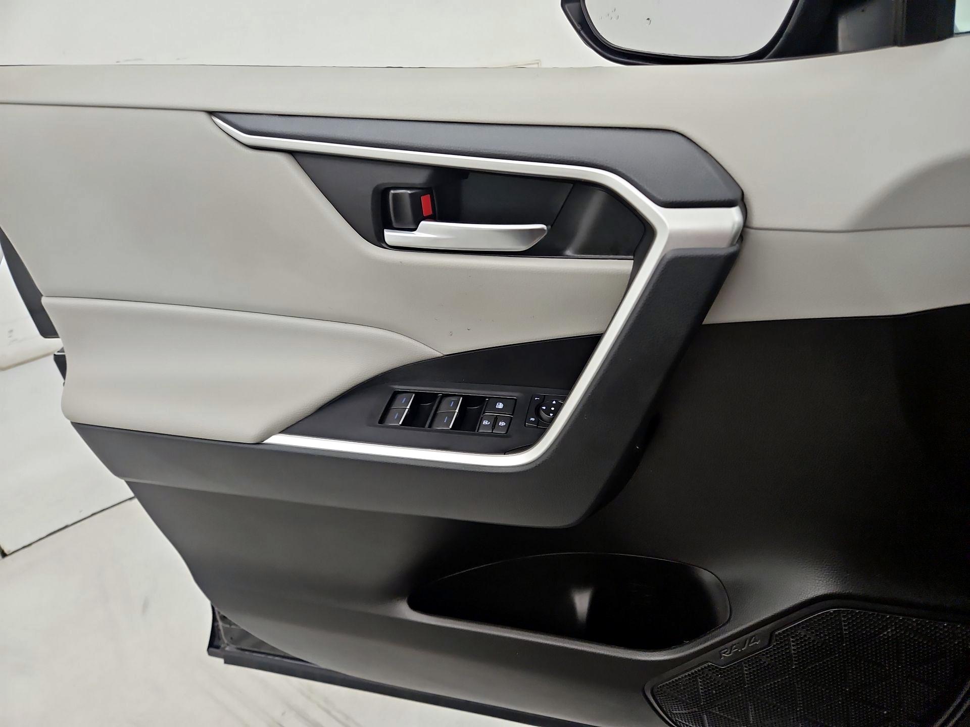 Thumbnail: 2022 Toyota RAV4 - 12