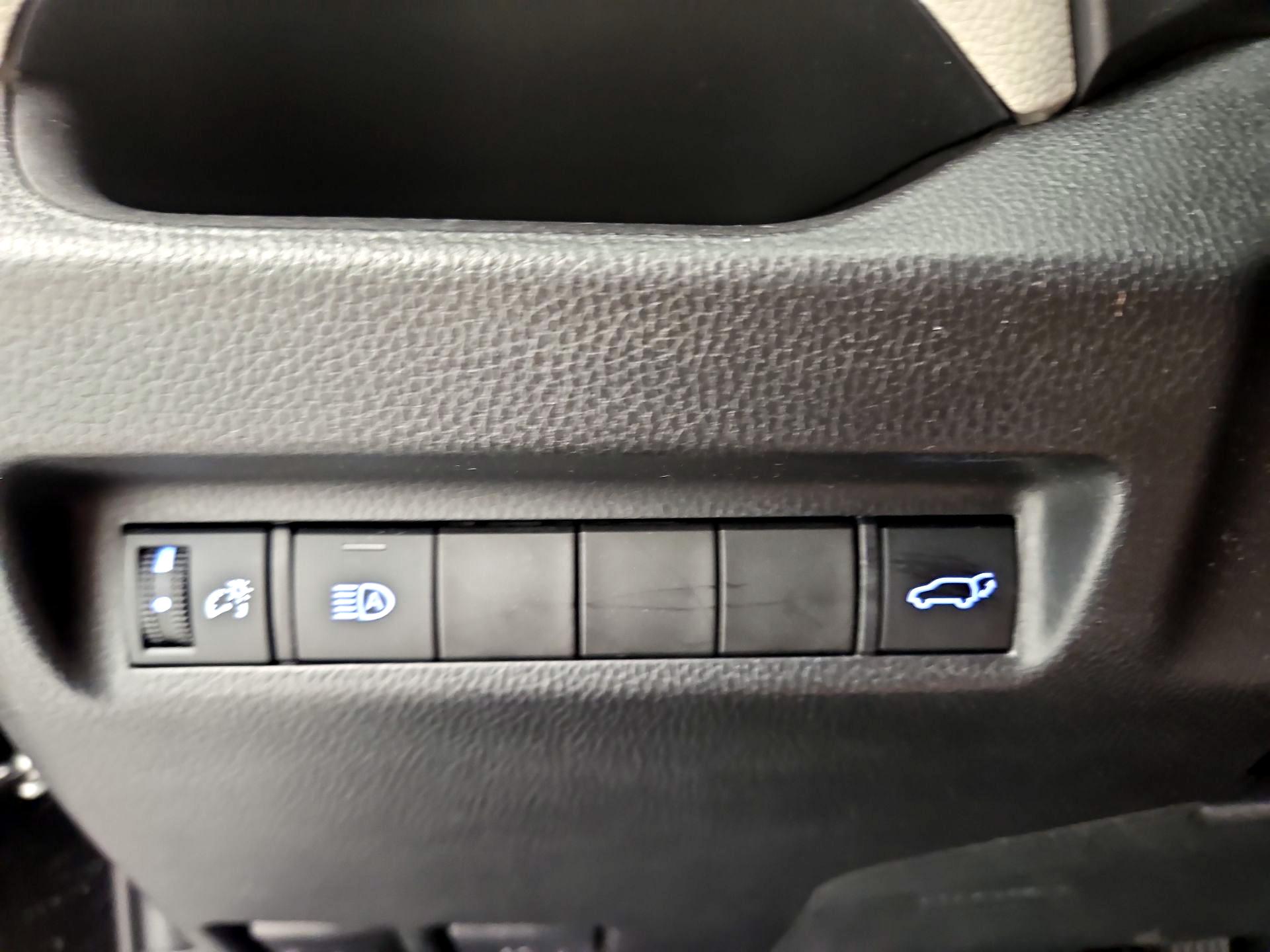 Thumbnail: 2022 Toyota RAV4 - 13