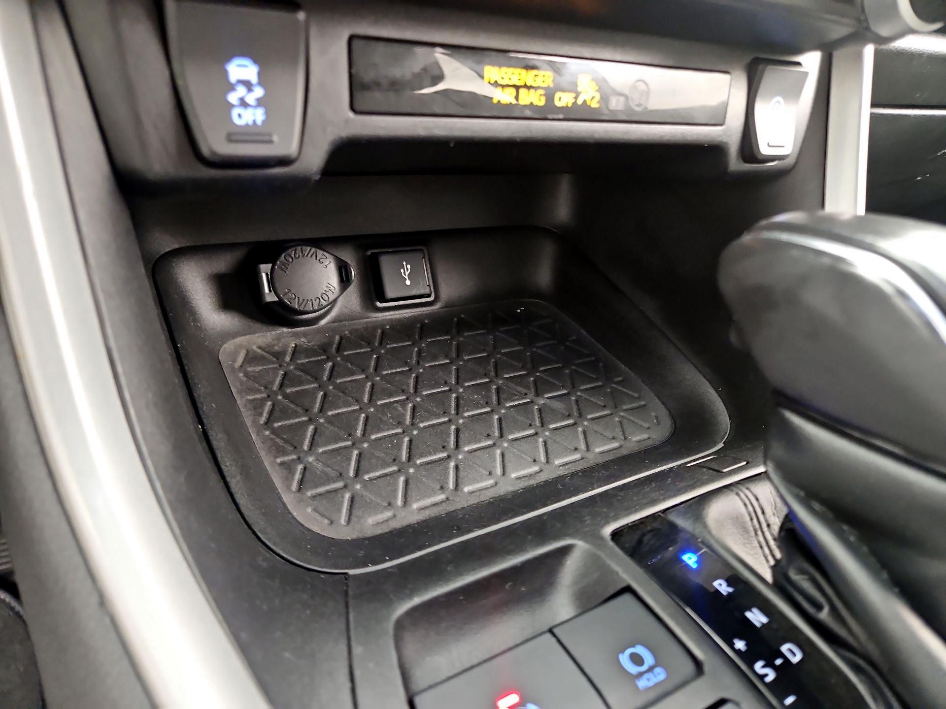 Thumbnail: 2022 Toyota RAV4 - 18