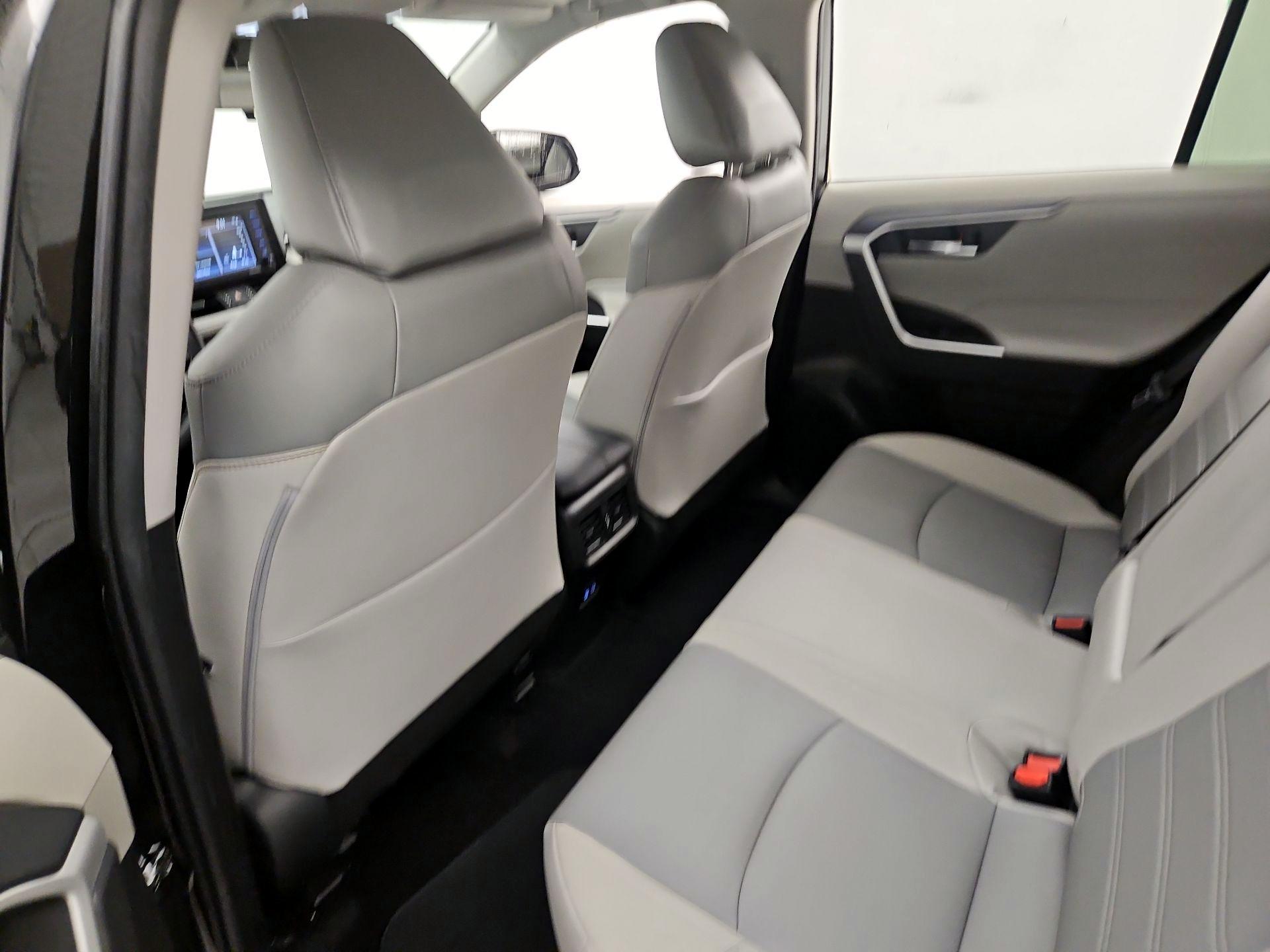 Thumbnail: 2022 Toyota RAV4 - 19