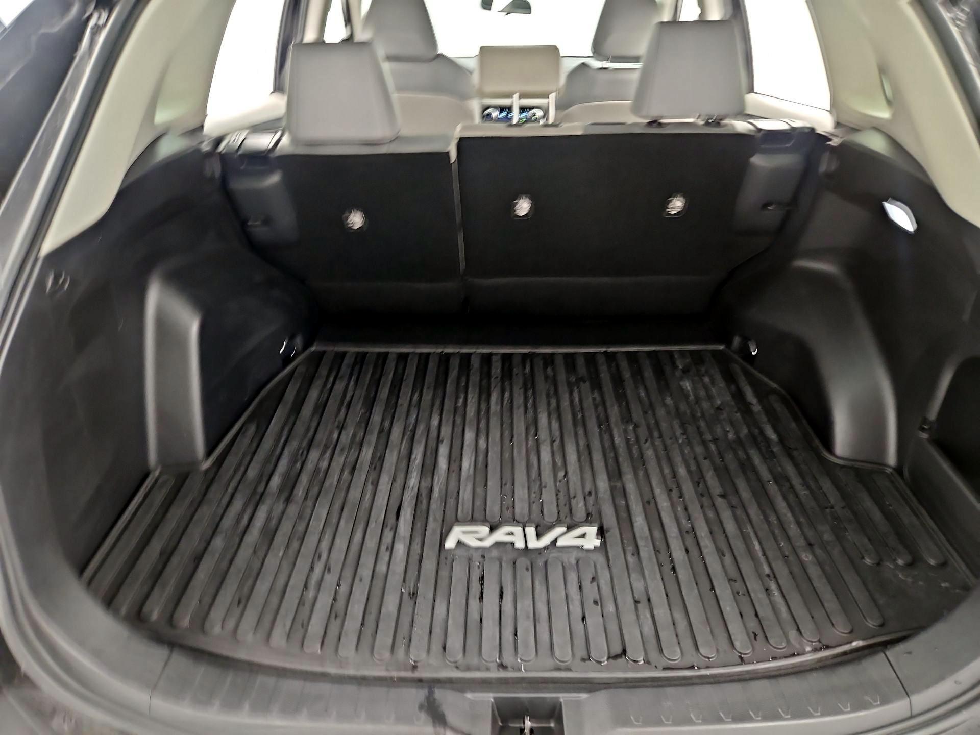 Thumbnail: 2022 Toyota RAV4 - 20