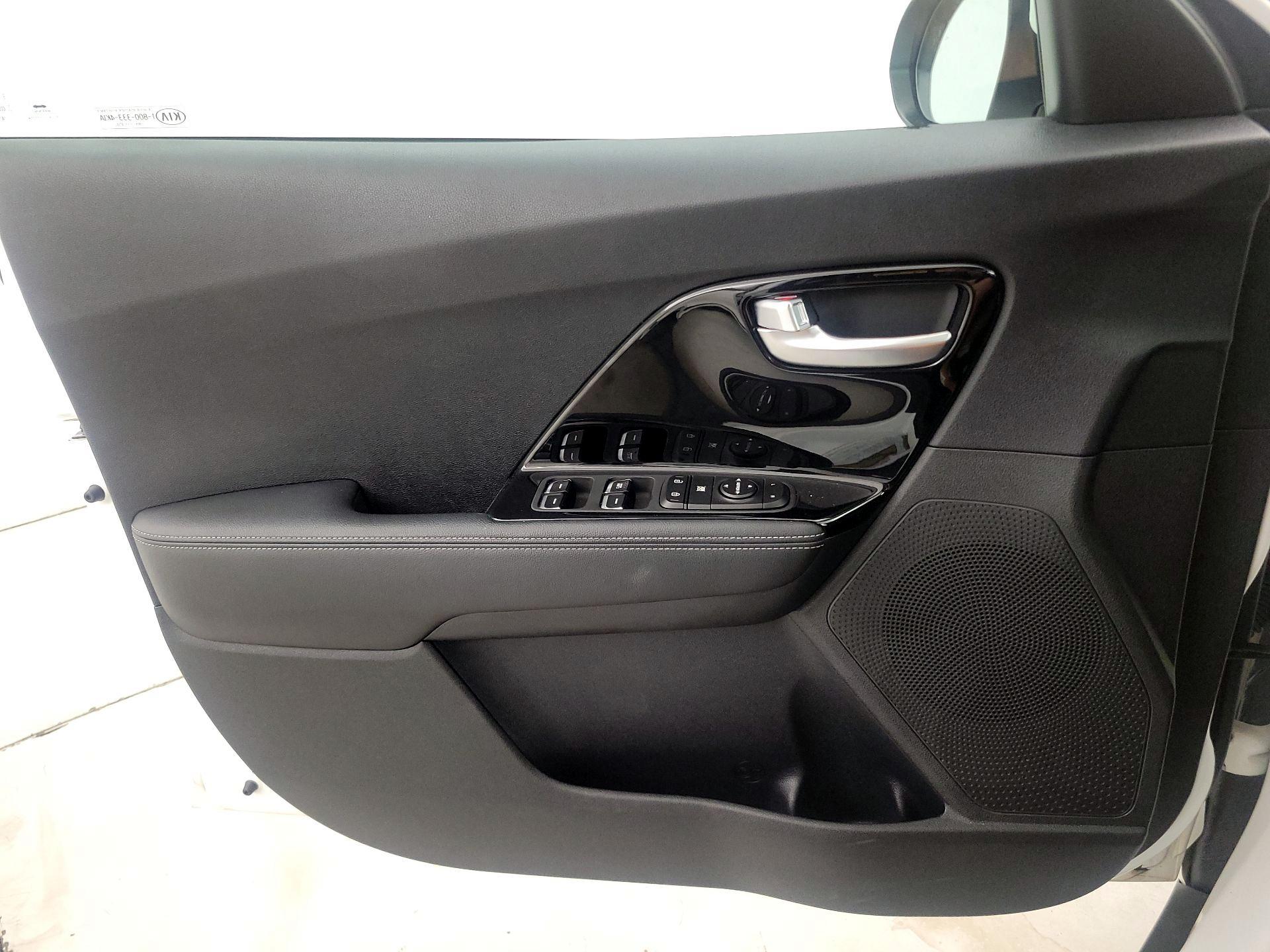 Thumbnail: 2021 Kia Niro - 12