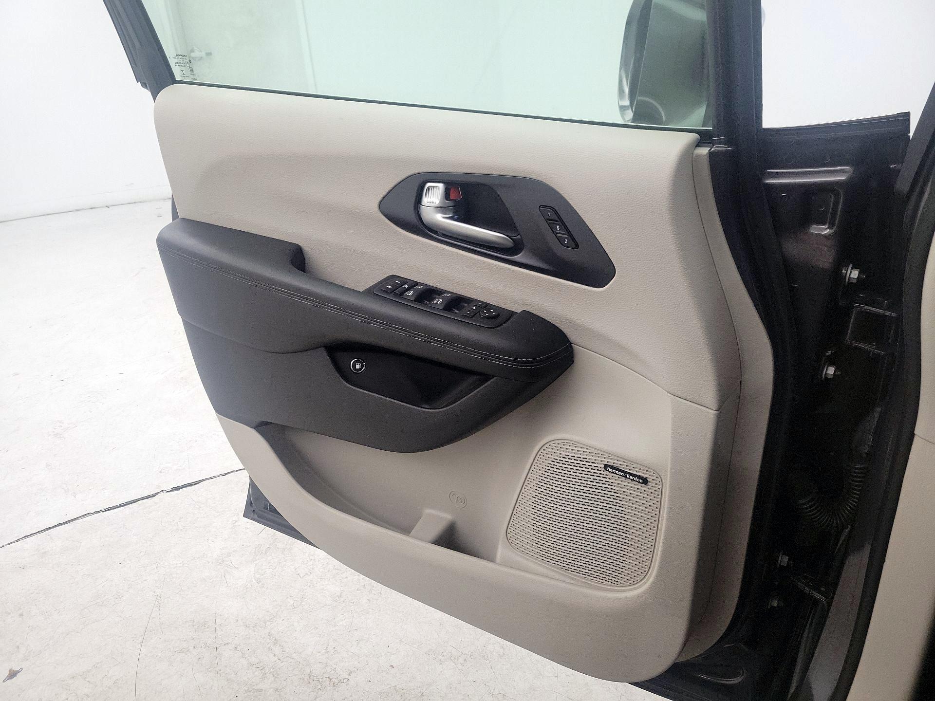 Thumbnail: 2020 Chrysler Pacifica - 12