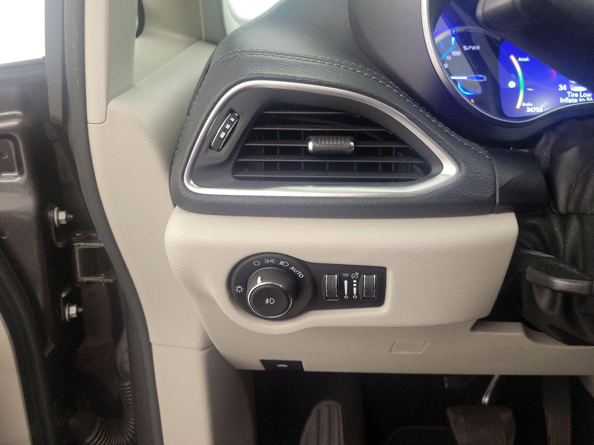 Thumbnail: 2020 Chrysler Pacifica - 13