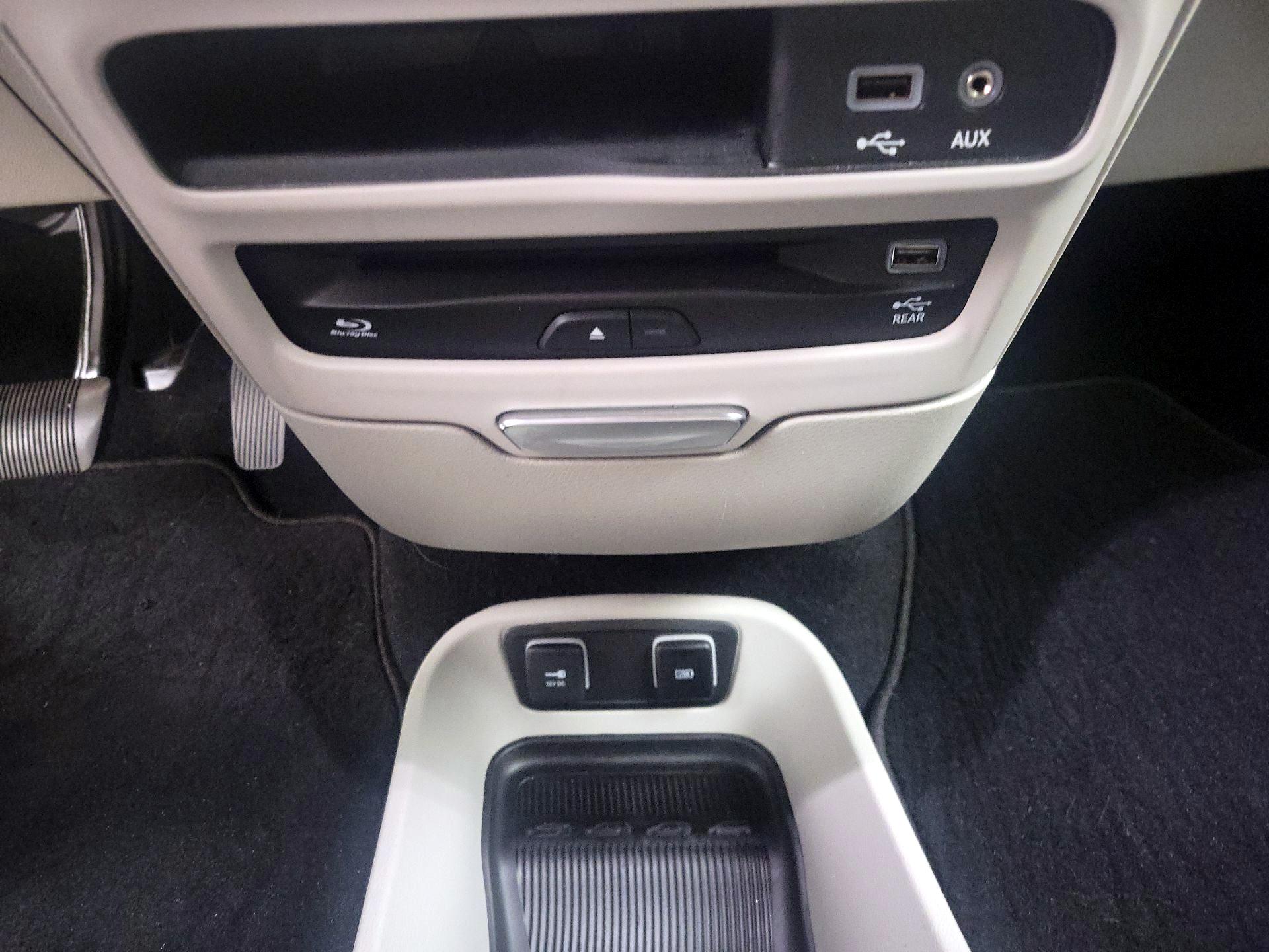 Thumbnail: 2020 Chrysler Pacifica - 18