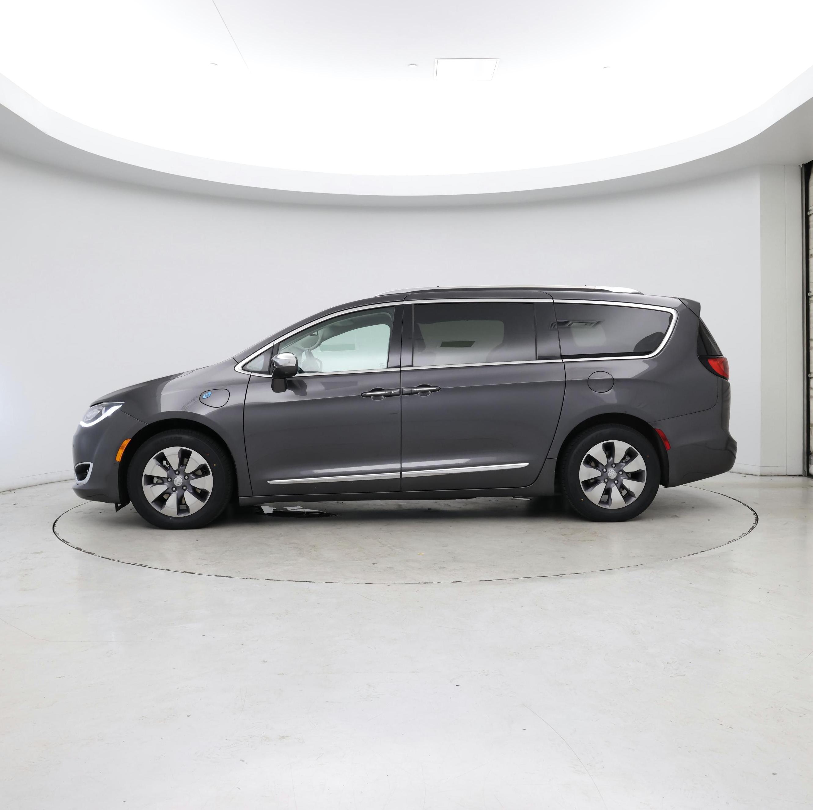 Thumbnail: 2020 Chrysler Pacifica - 3