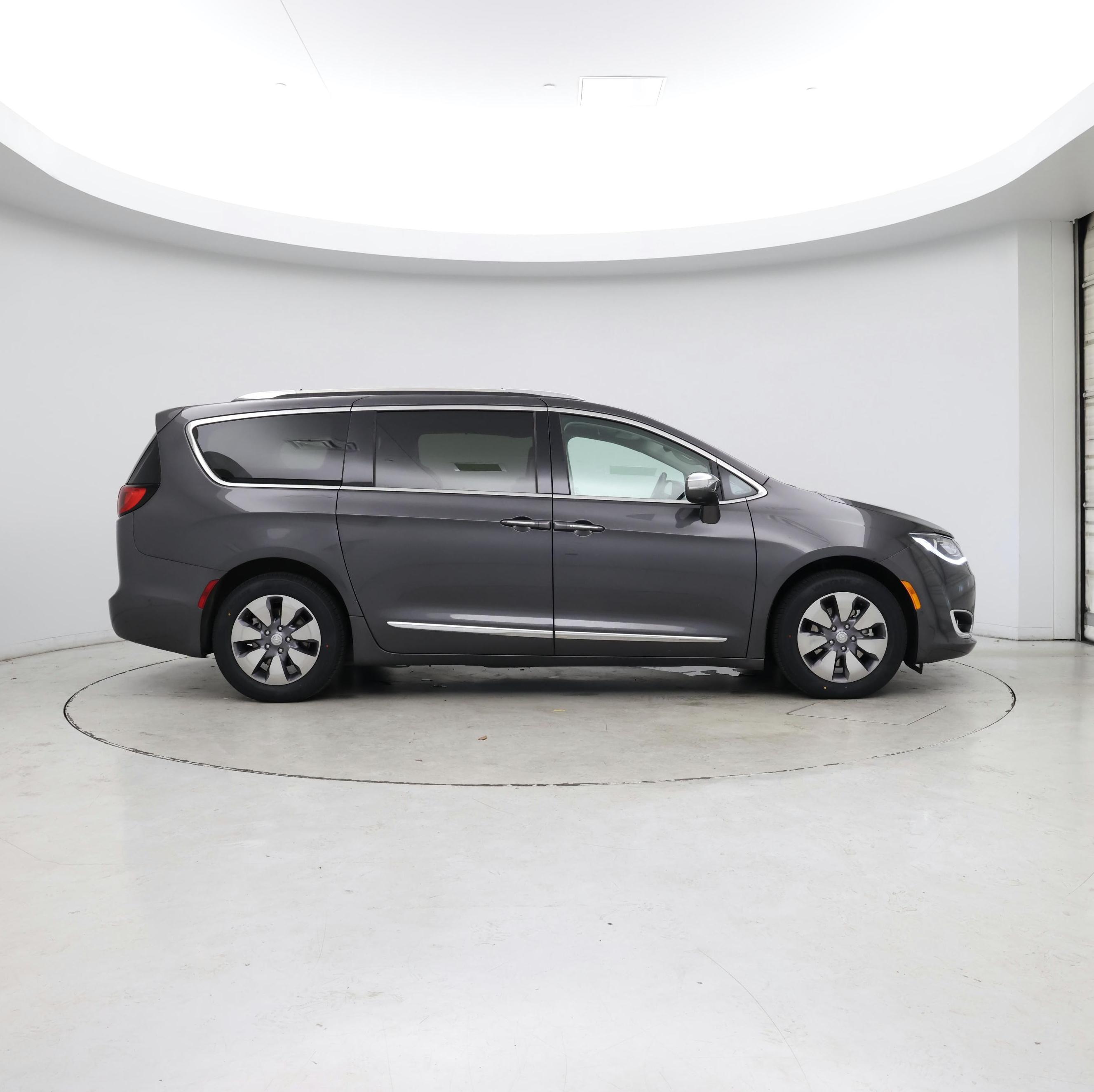 Thumbnail: 2020 Chrysler Pacifica - 7