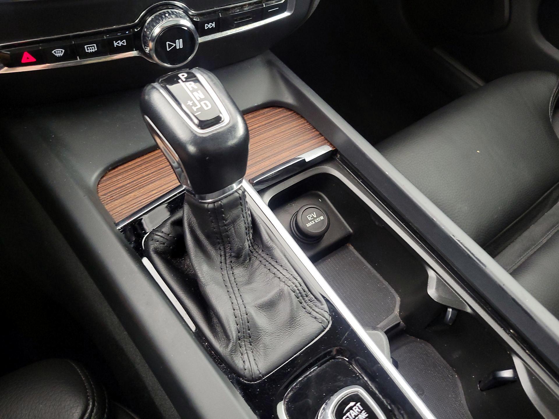 Thumbnail: 2019 Volvo S60 - 18