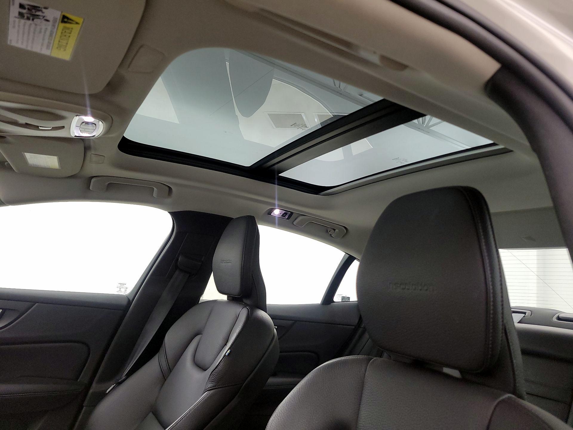 Thumbnail: 2019 Volvo S60 - 20