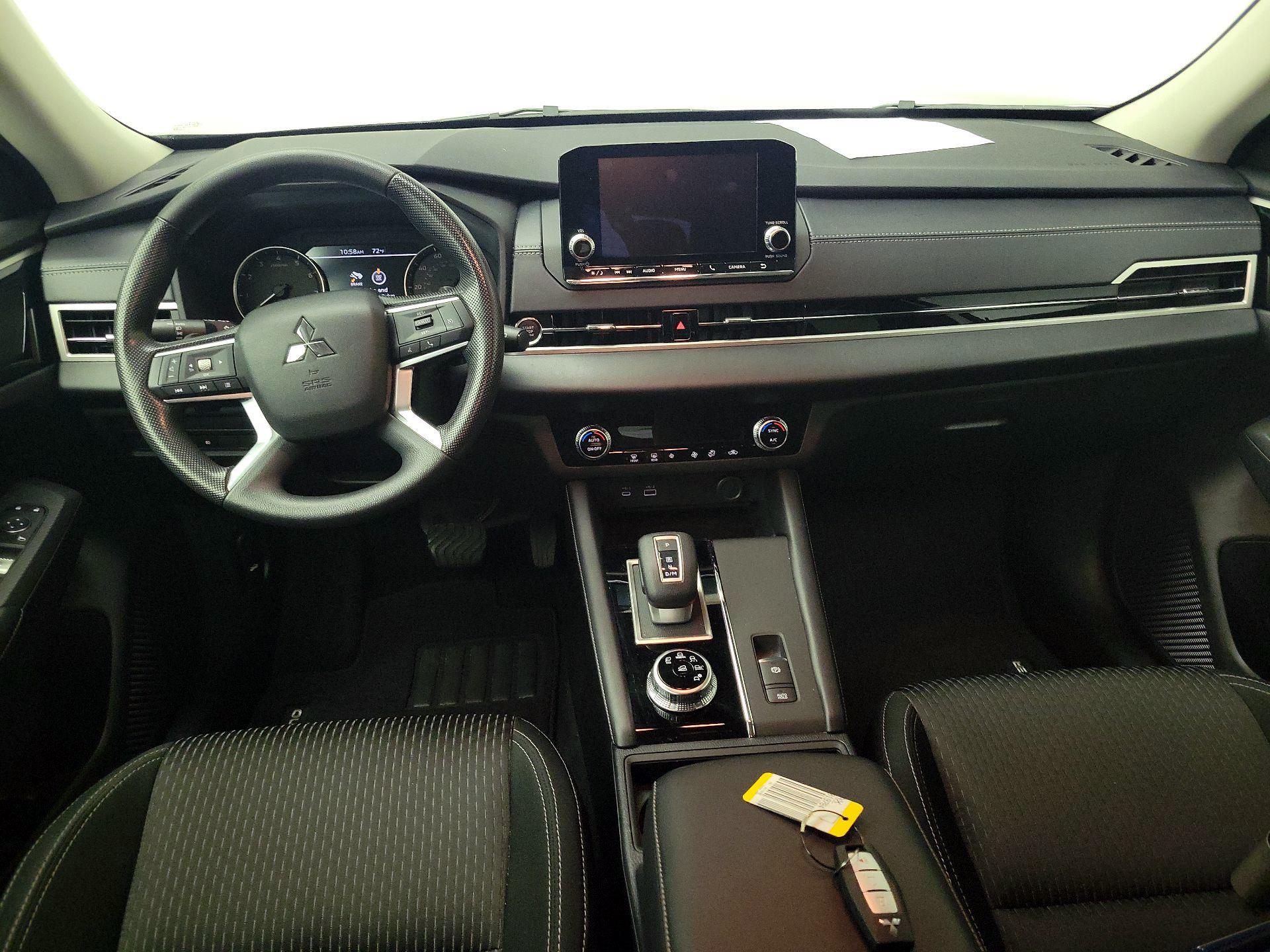 Thumbnail: 2022 Mitsubishi Outlander - 9