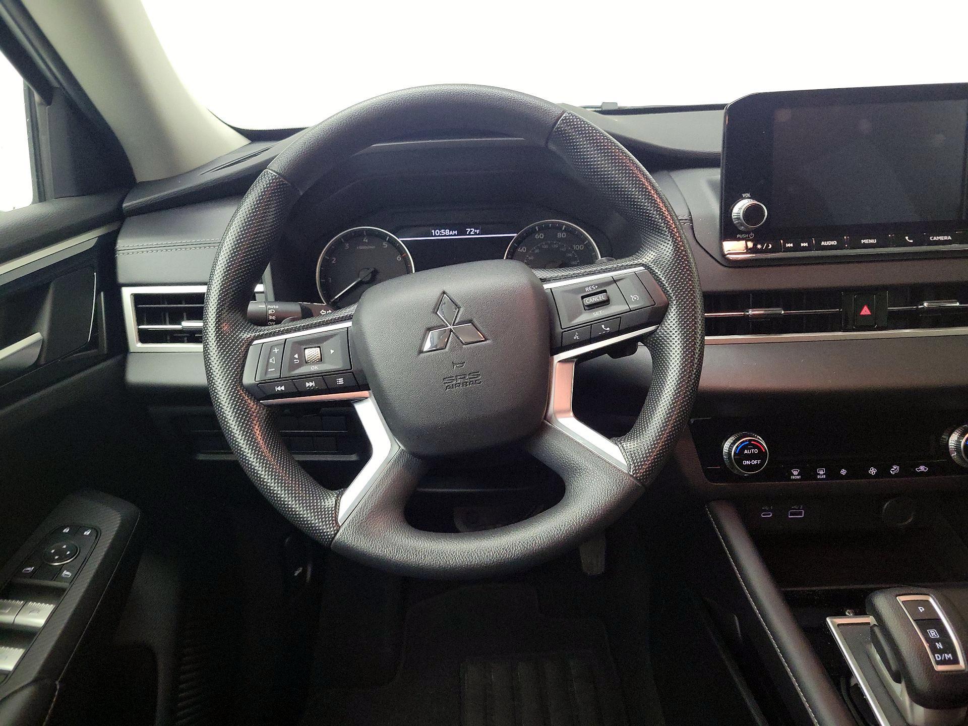 Thumbnail: 2022 Mitsubishi Outlander - 10