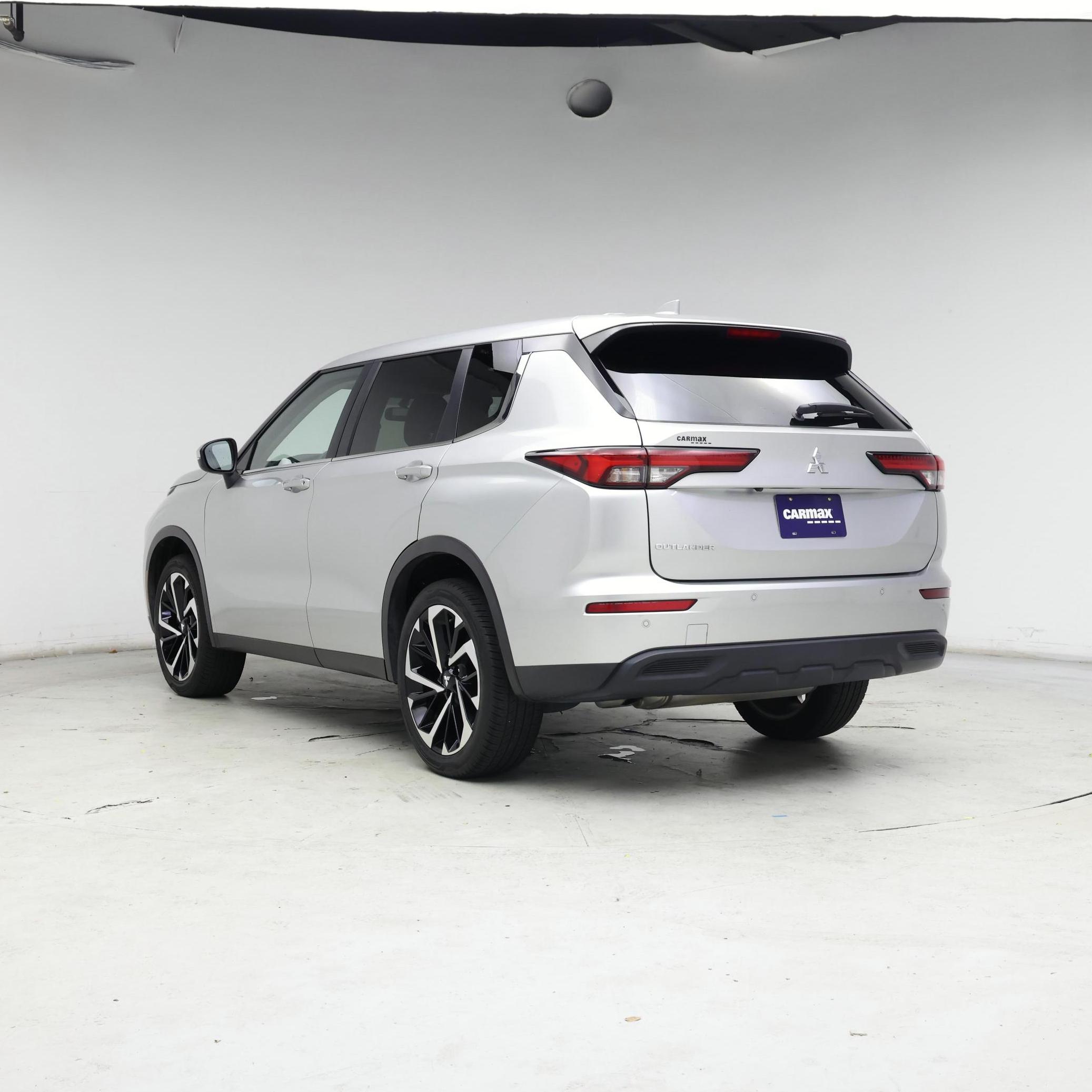 Thumbnail: 2022 Mitsubishi Outlander - 2