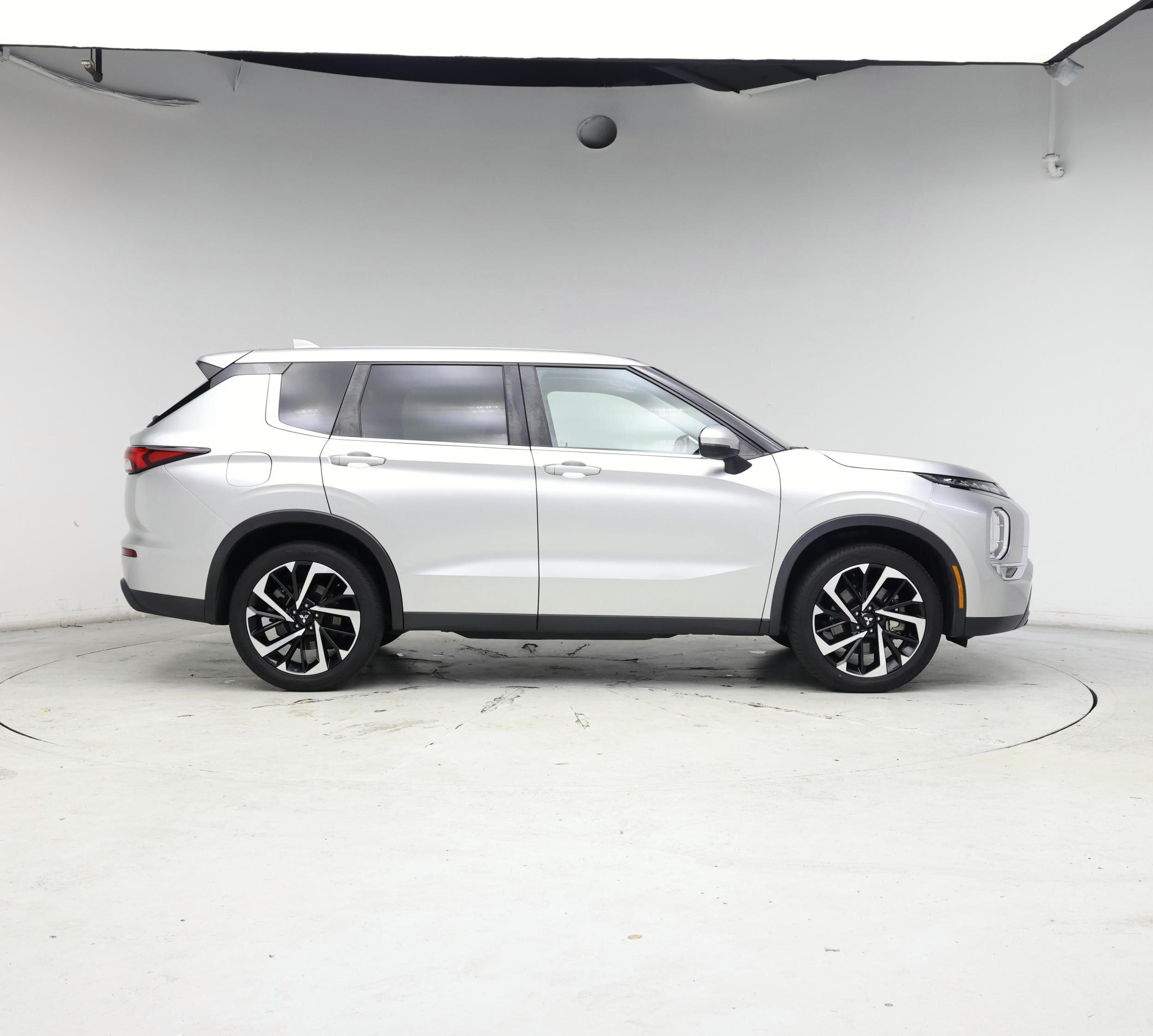 Thumbnail: 2022 Mitsubishi Outlander - 7