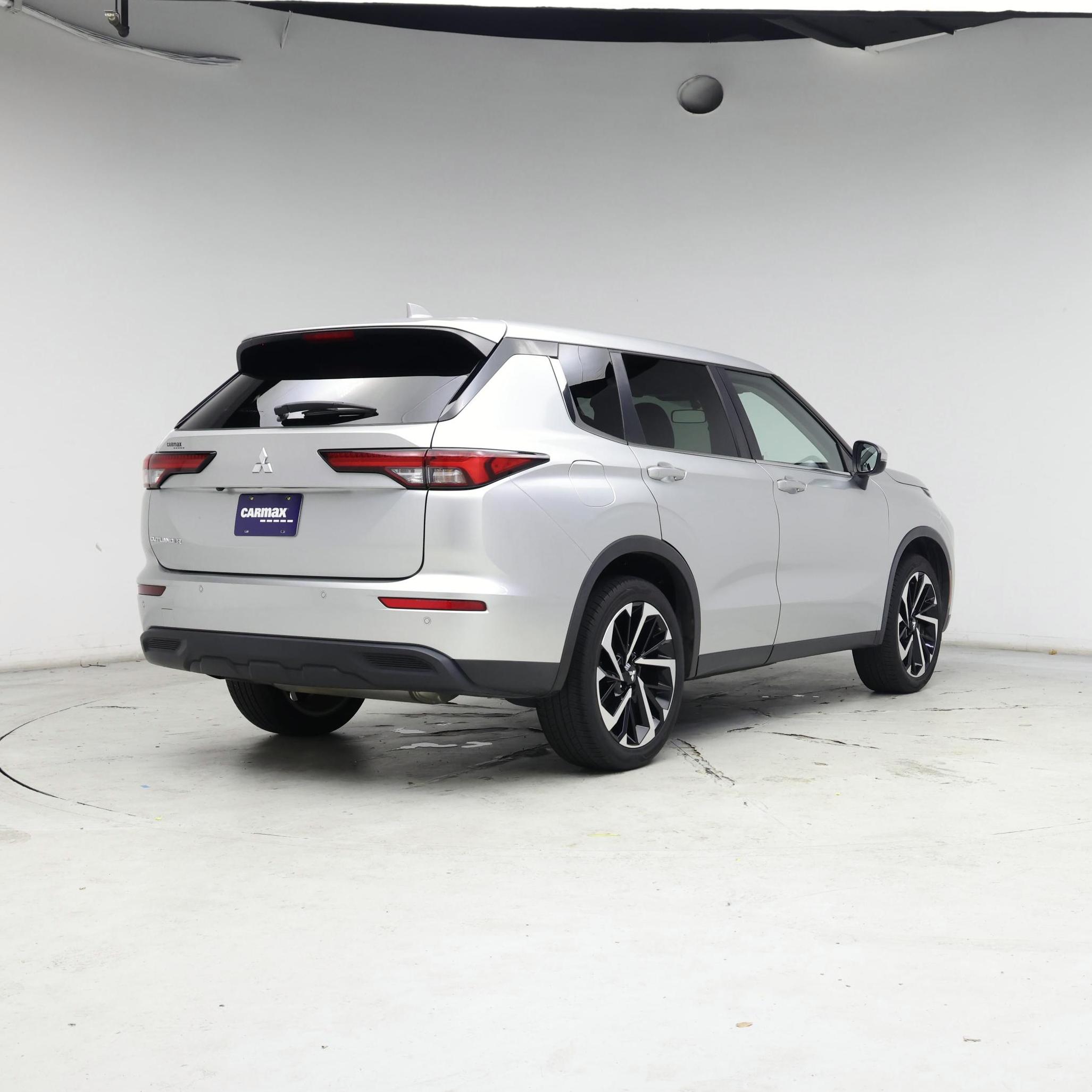 Thumbnail: 2022 Mitsubishi Outlander - 8