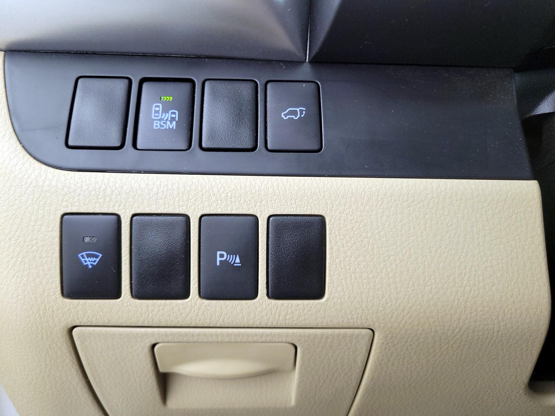 Thumbnail: 2015 Toyota Highlander - 13