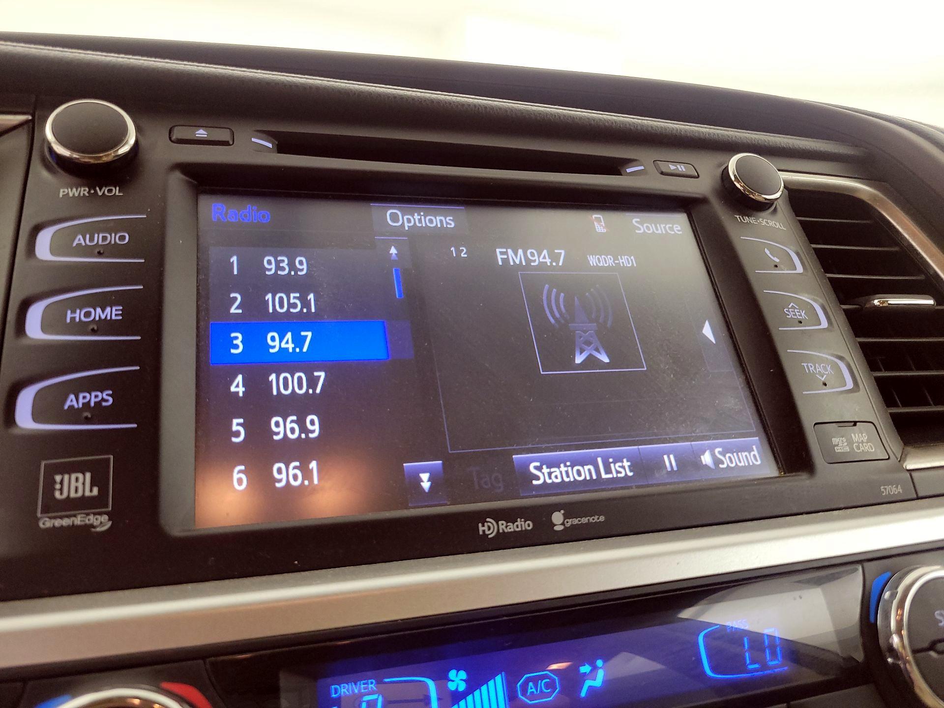 Thumbnail: 2015 Toyota Highlander - 15