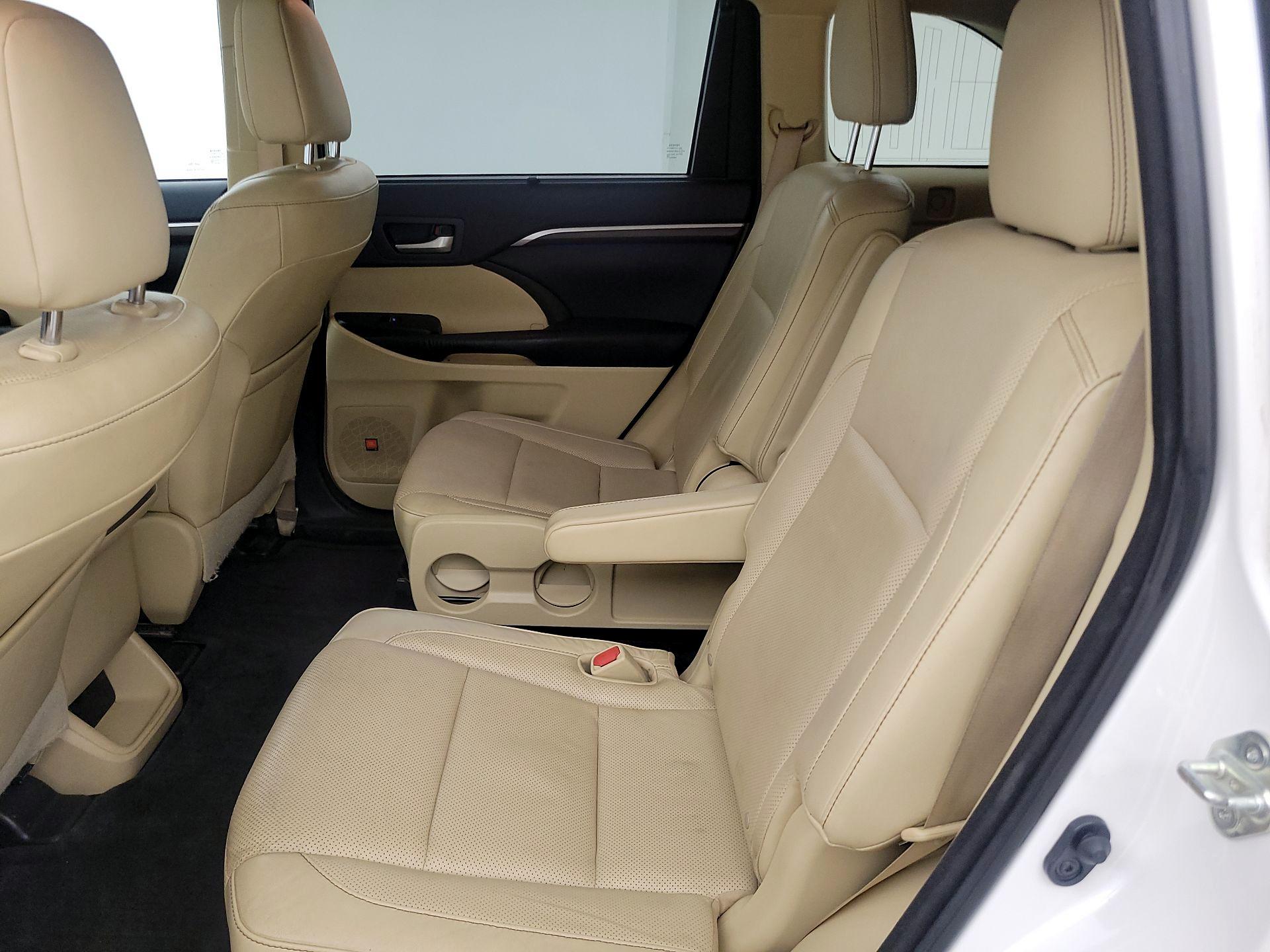 Thumbnail: 2015 Toyota Highlander - 20