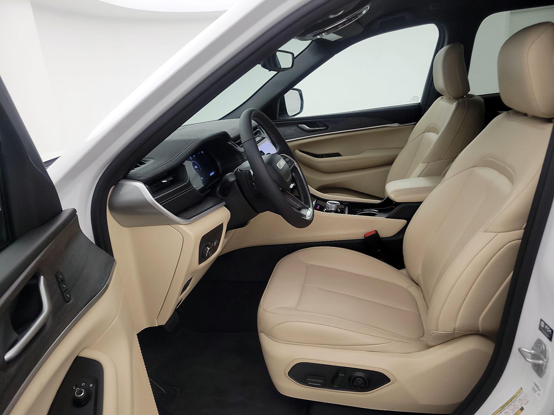 Thumbnail: 2024 Jeep Grand Cherokee - 11