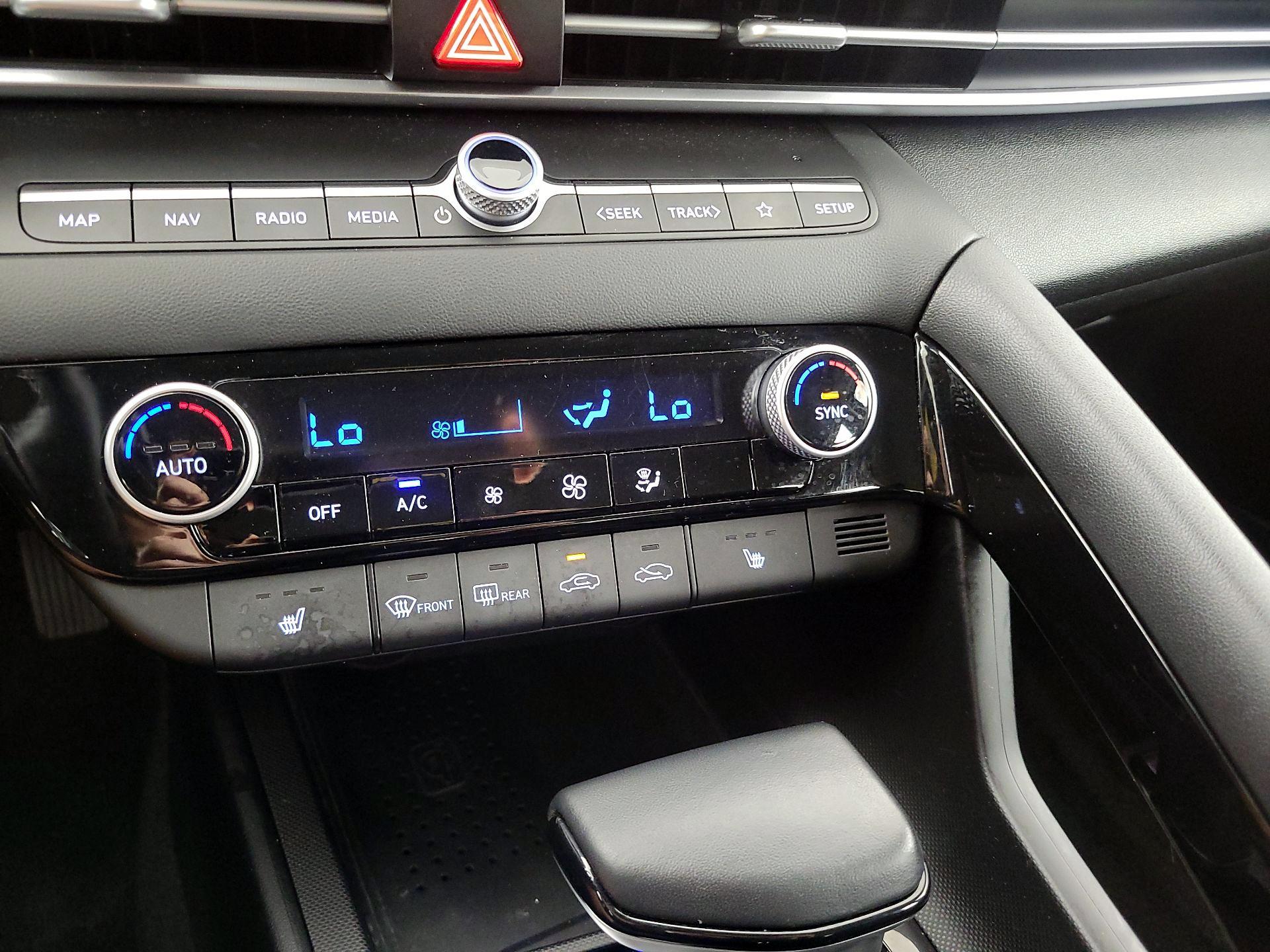 Thumbnail: 2023 Hyundai Elantra - 17