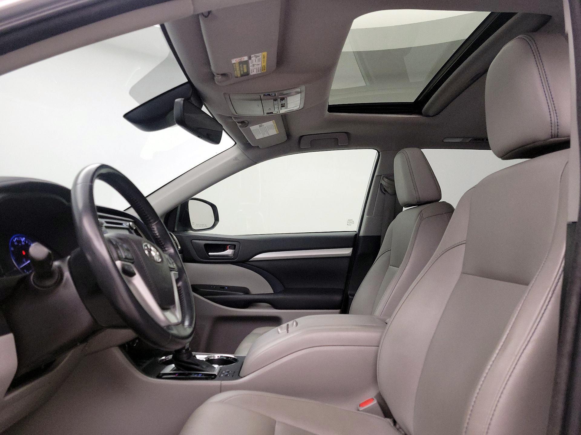 Thumbnail: 2018 Toyota Highlander - 20