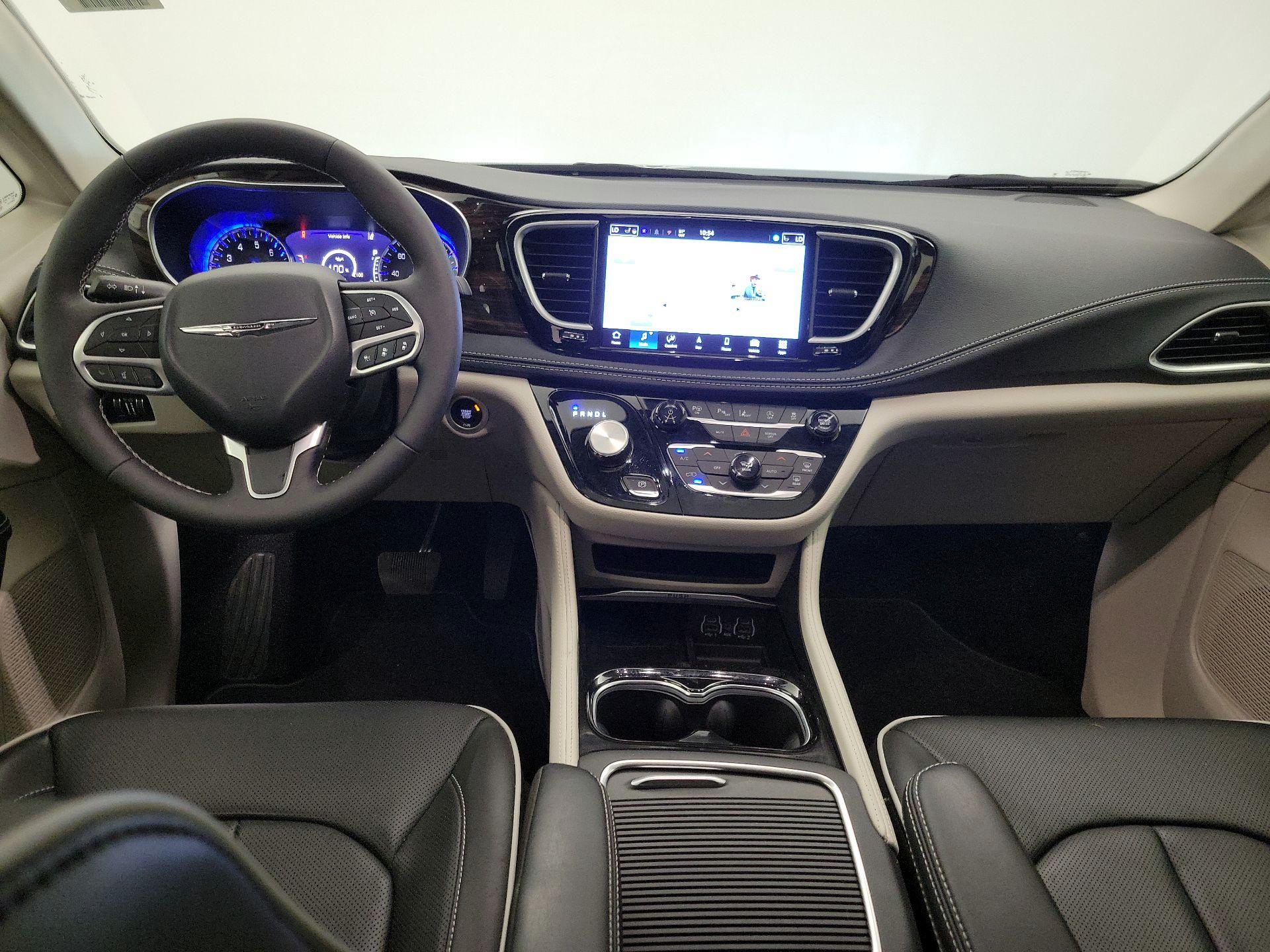 Thumbnail: 2024 Chrysler Pacifica - 9