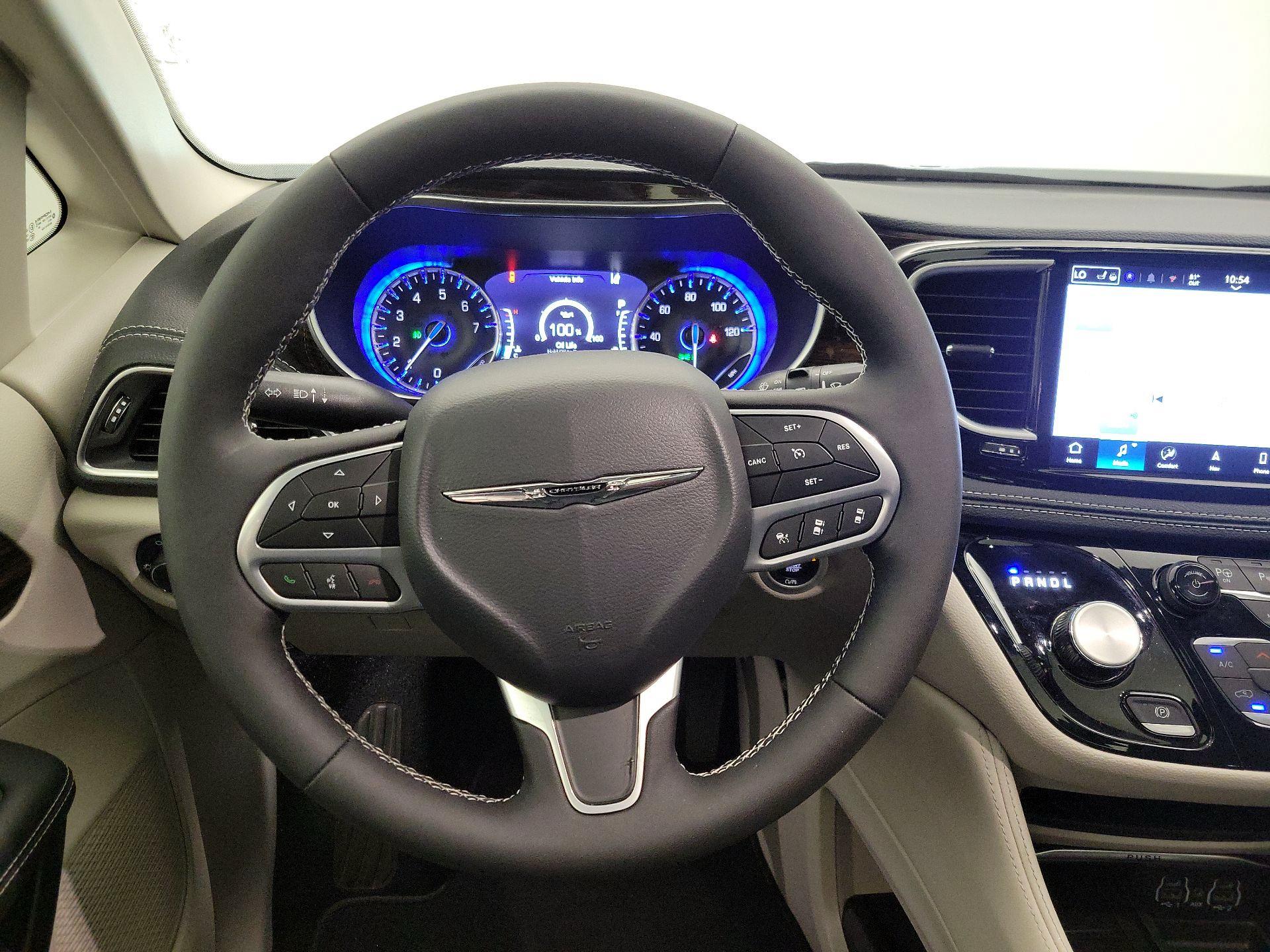Thumbnail: 2024 Chrysler Pacifica - 10