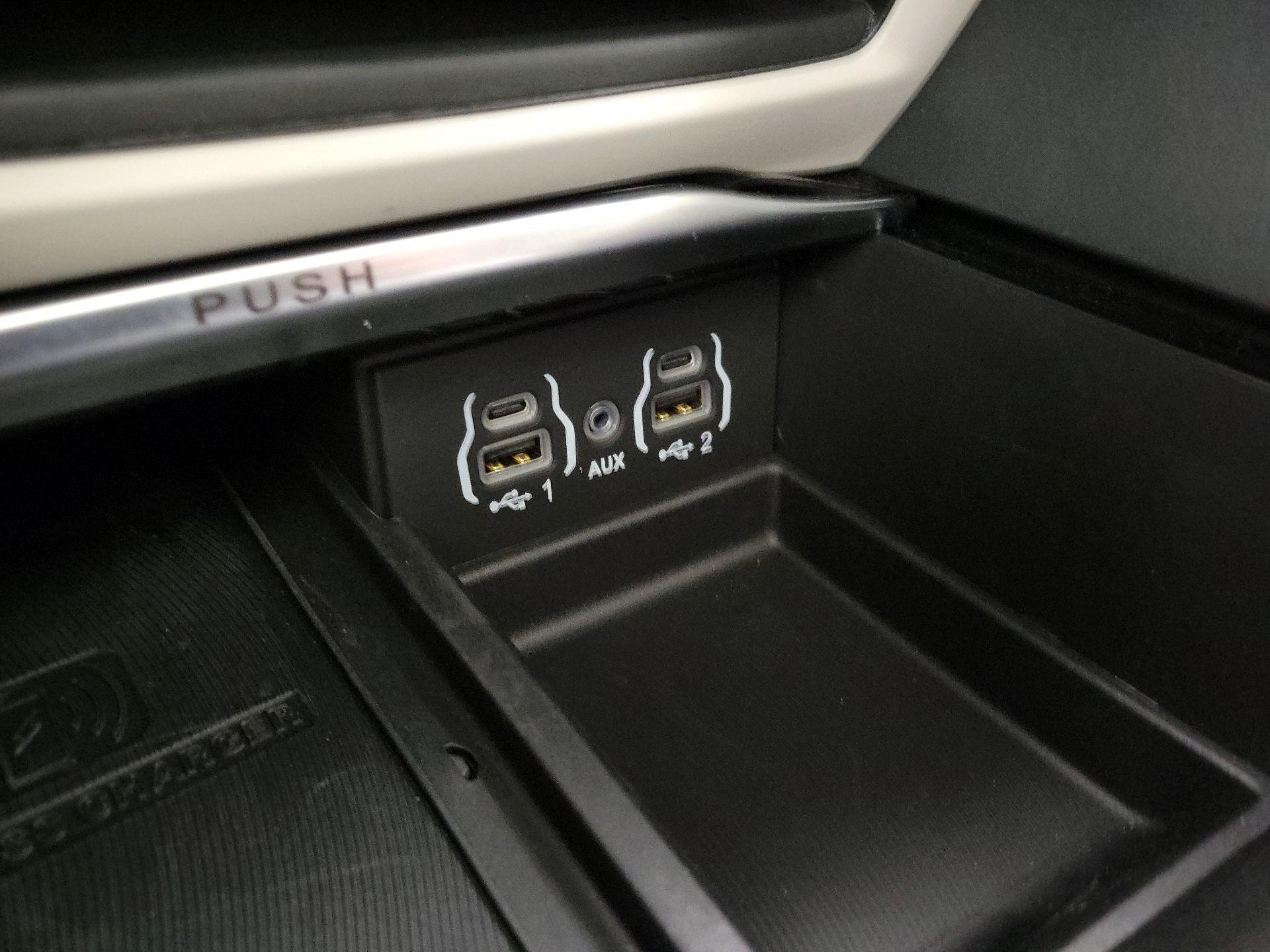 Thumbnail: 2024 Chrysler Pacifica - 18