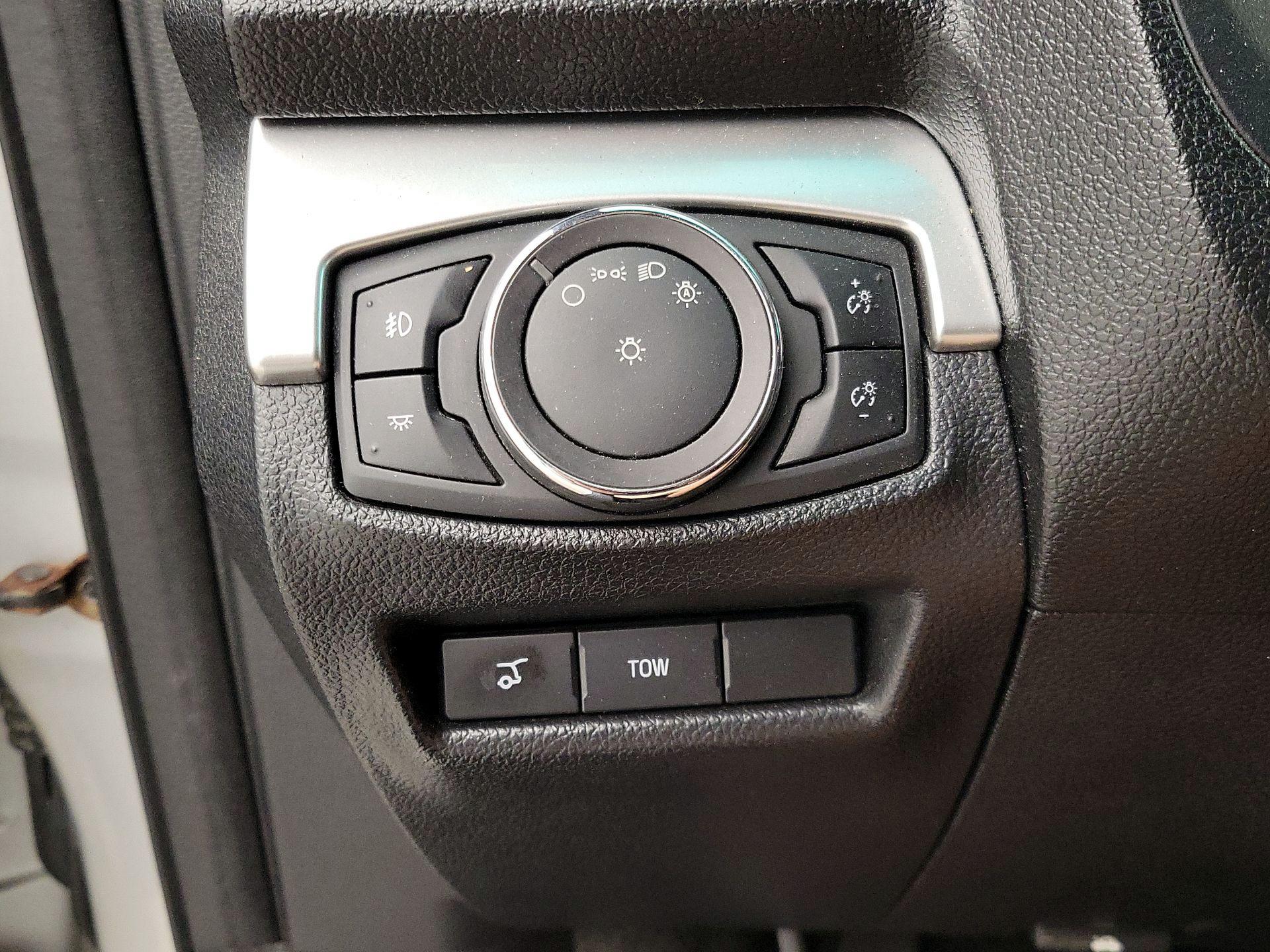 Thumbnail: 2017 Ford Explorer - 13