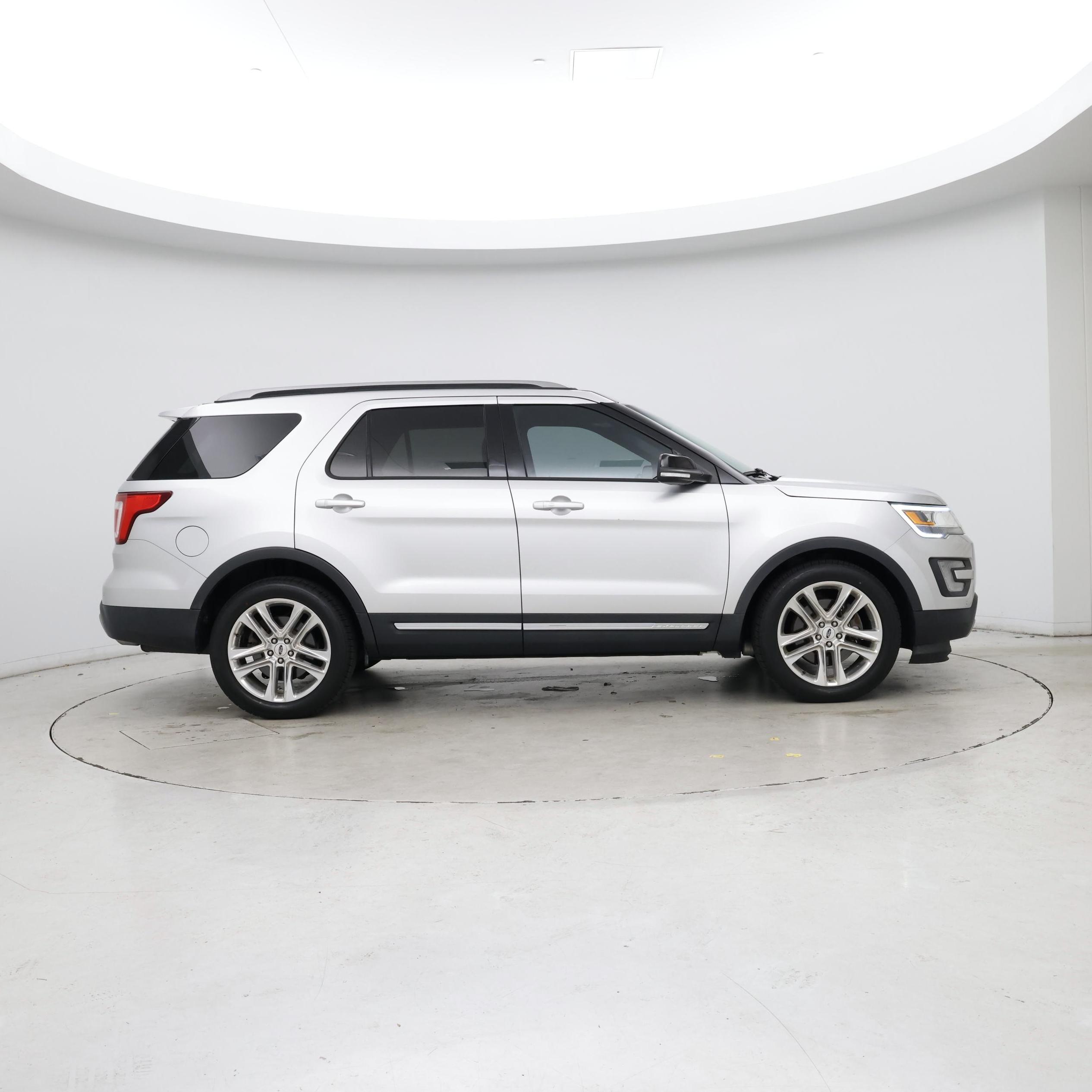 Thumbnail: 2017 Ford Explorer - 7