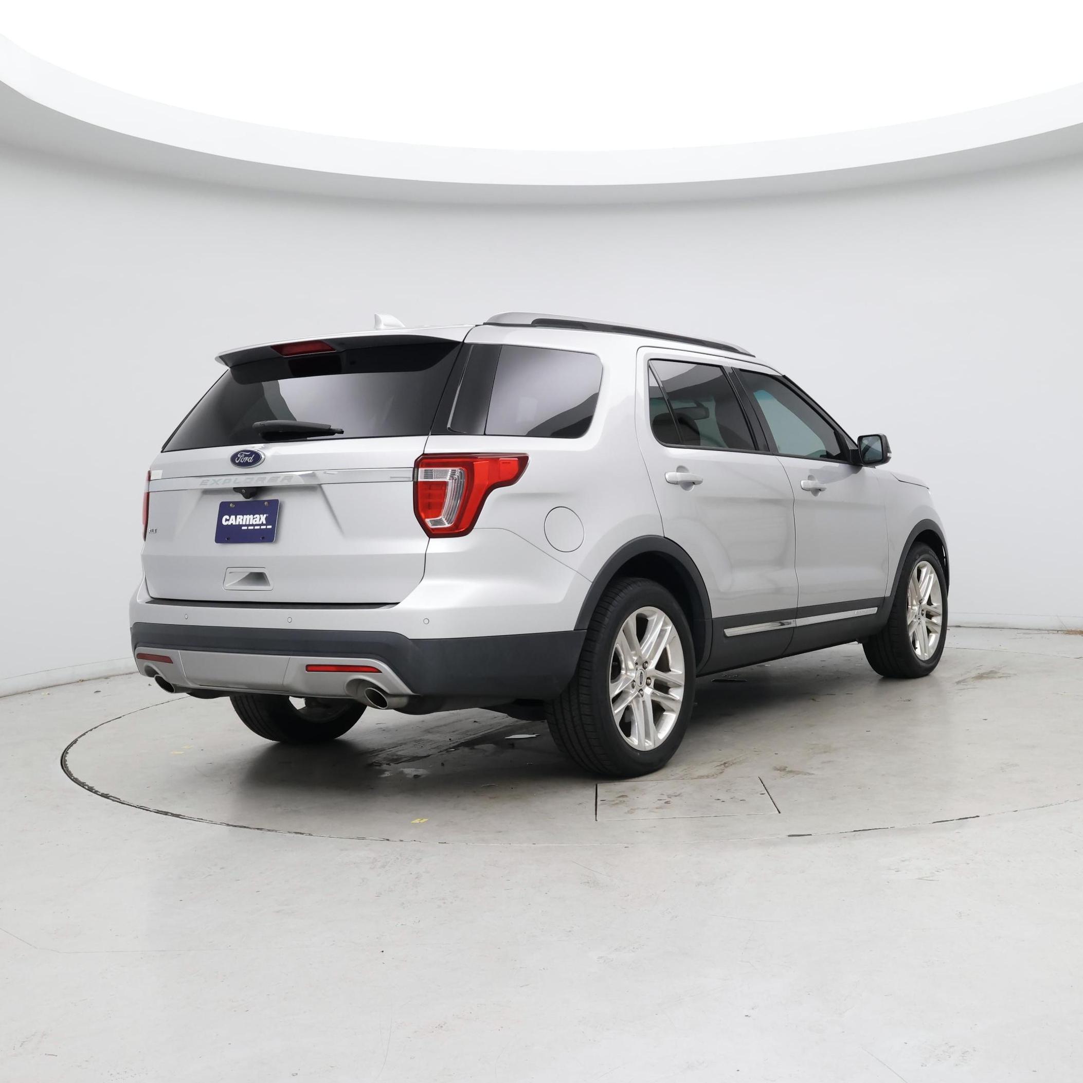 Thumbnail: 2017 Ford Explorer - 8