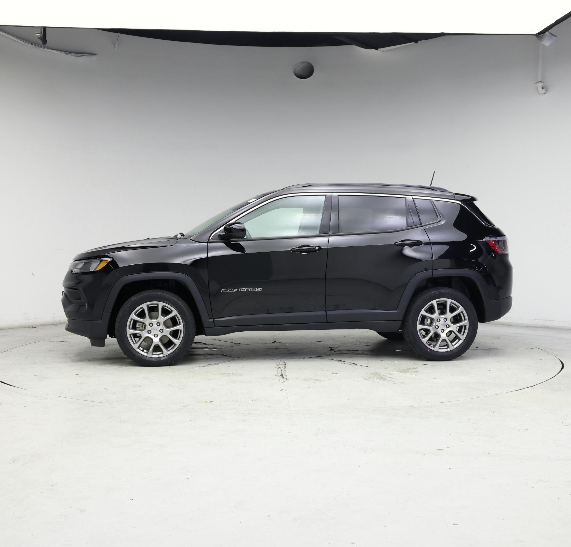 Thumbnail: 2022 Jeep Compass - 3