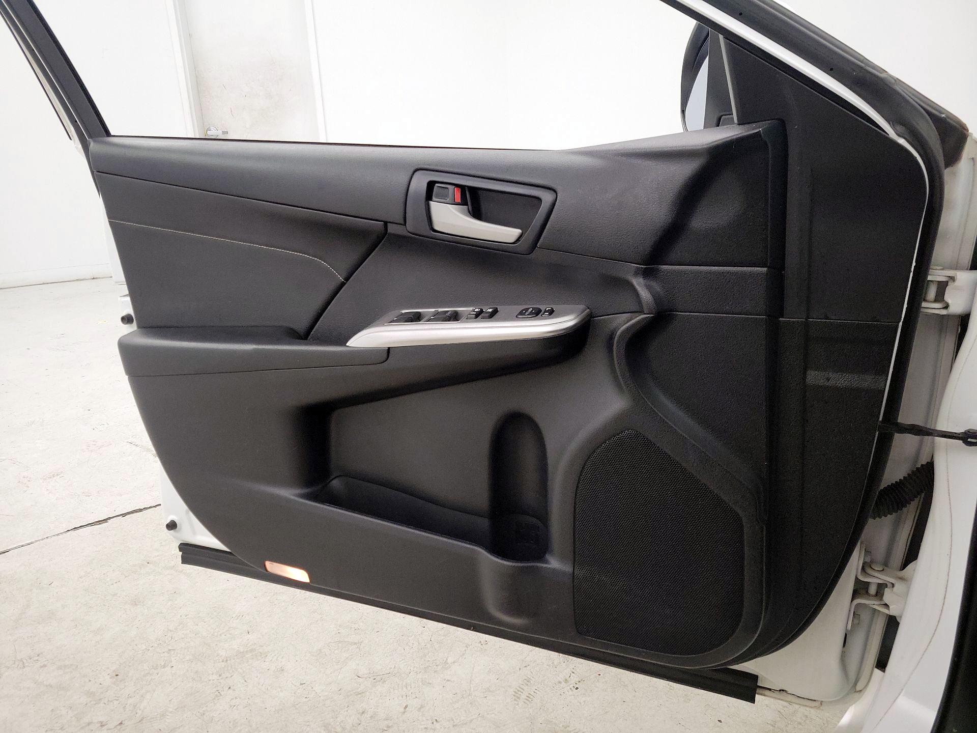 Thumbnail: 2014 Toyota Camry - 12