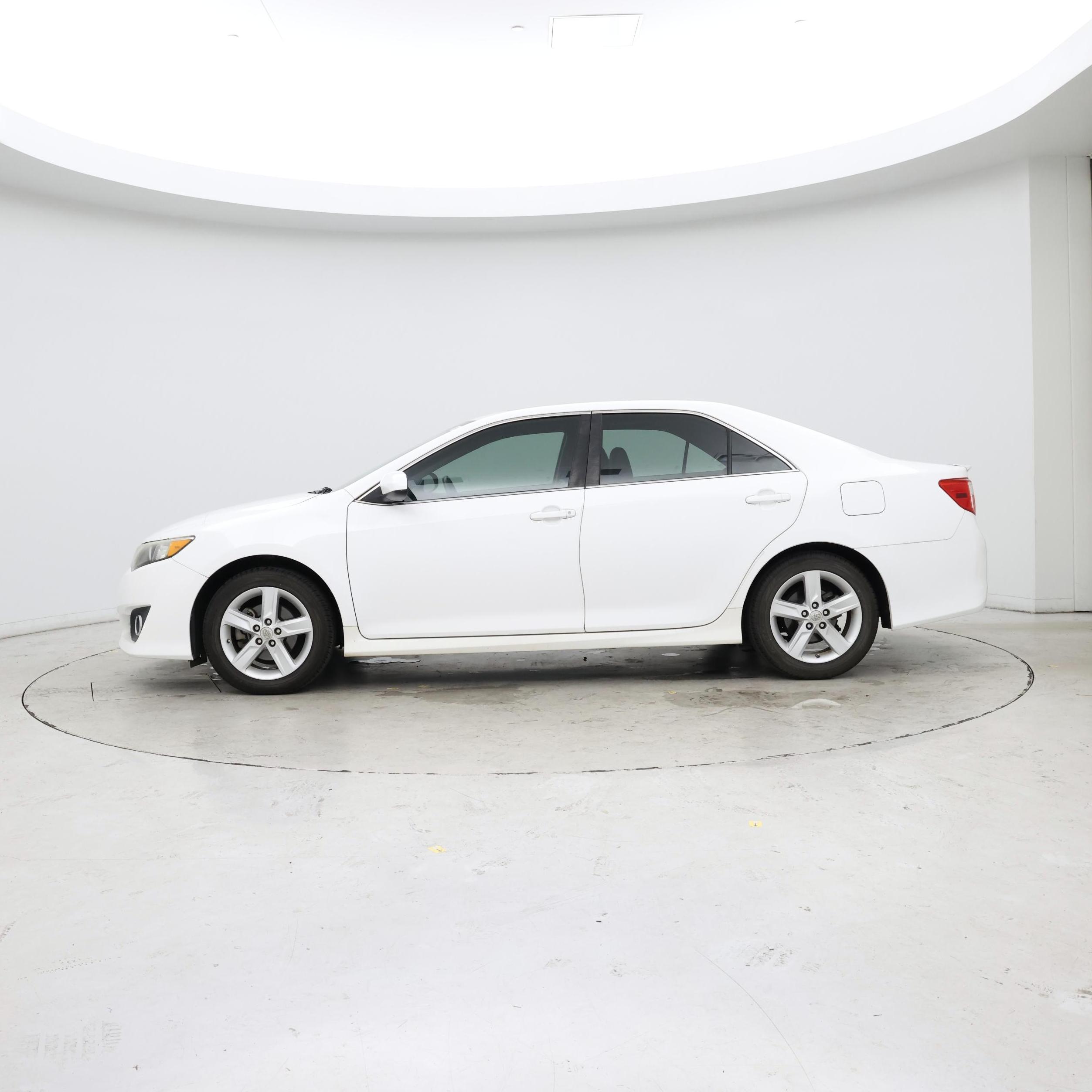 Thumbnail: 2014 Toyota Camry - 3