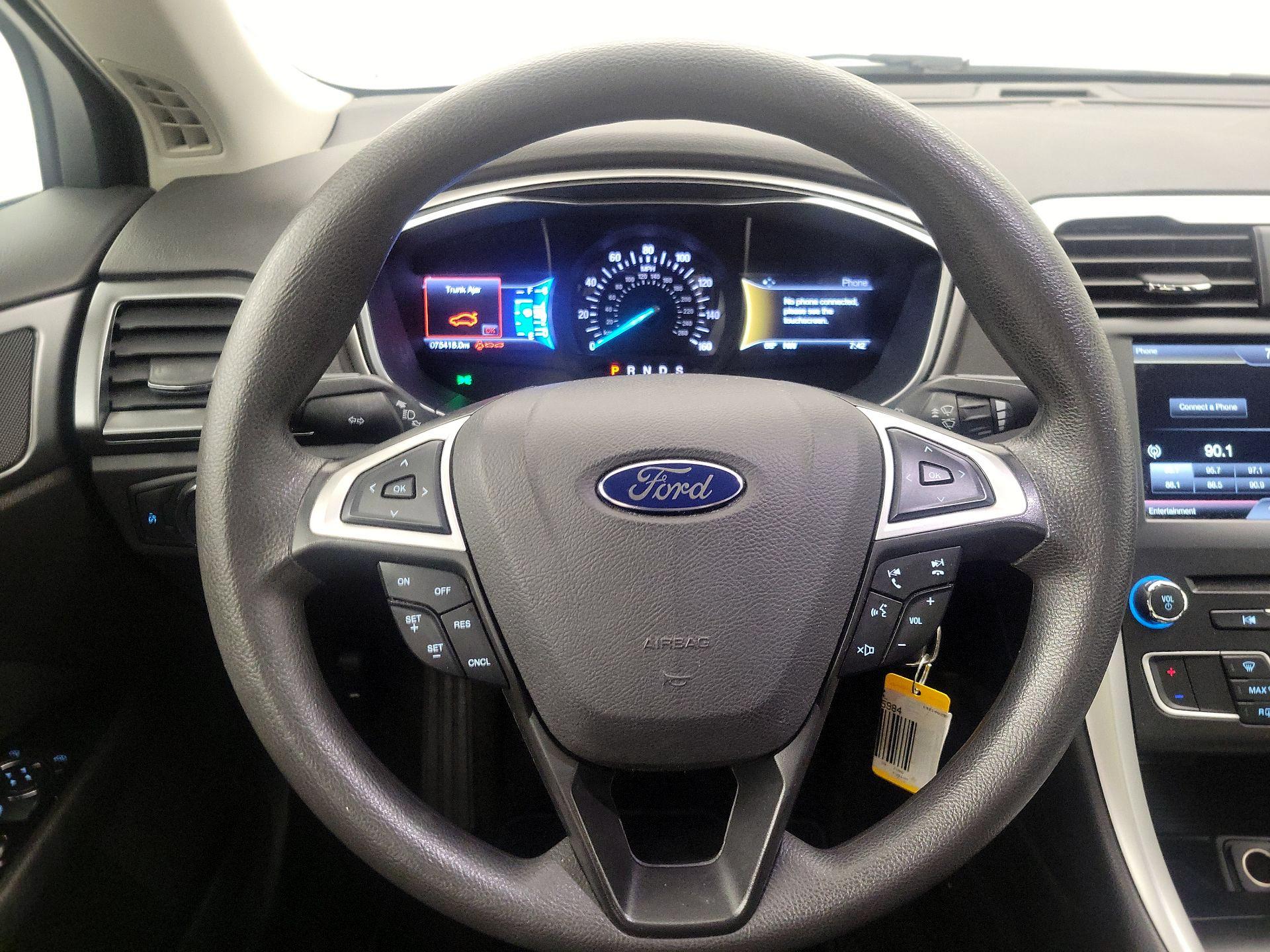 Thumbnail: 2016 Ford Fusion - 10