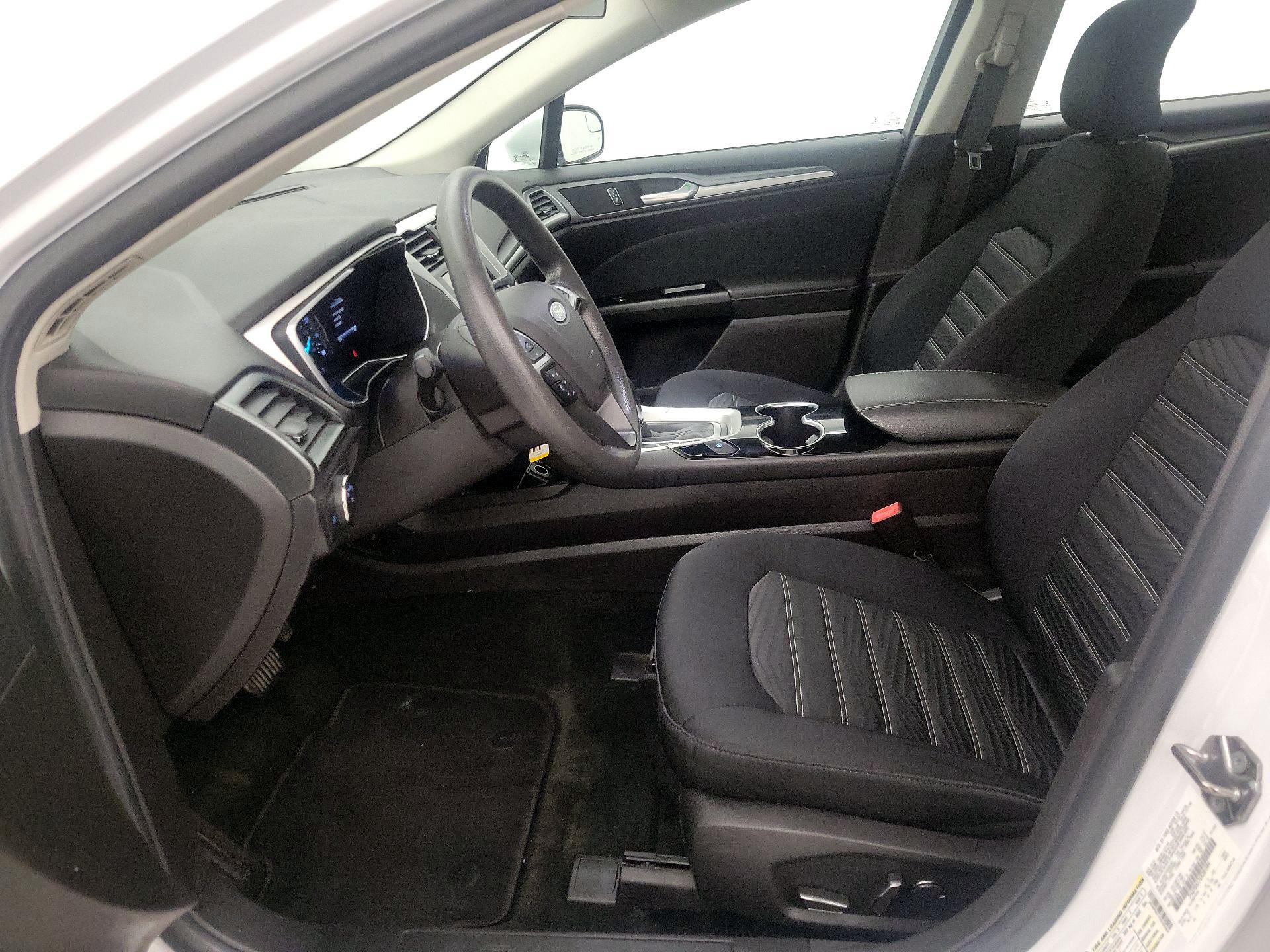 Thumbnail: 2016 Ford Fusion - 11