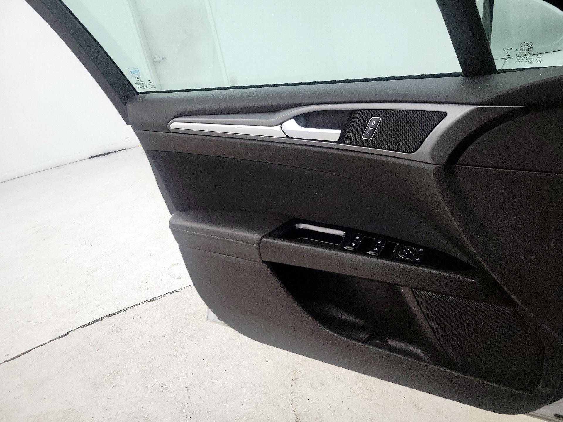 Thumbnail: 2016 Ford Fusion - 12