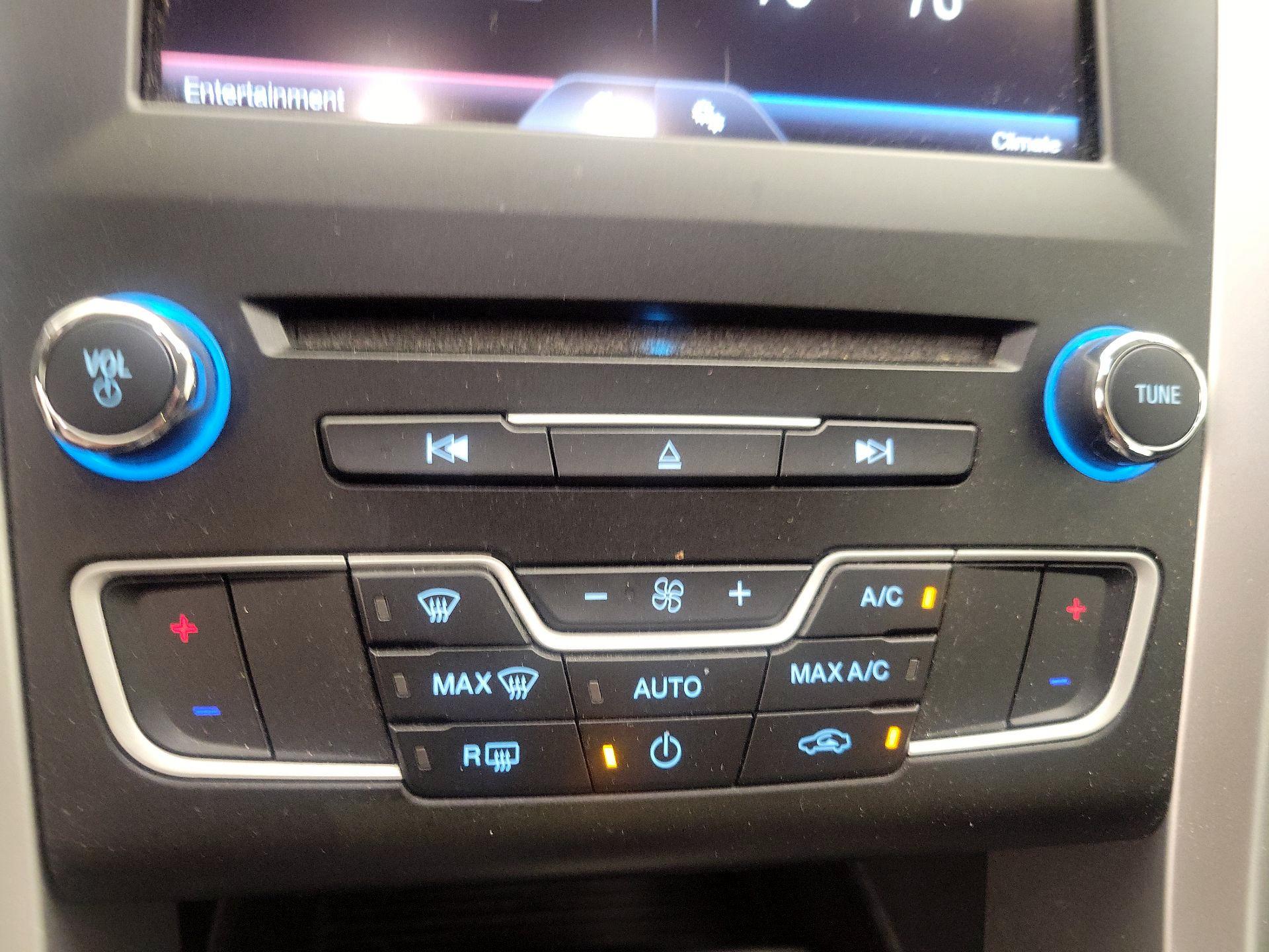 Thumbnail: 2016 Ford Fusion - 16