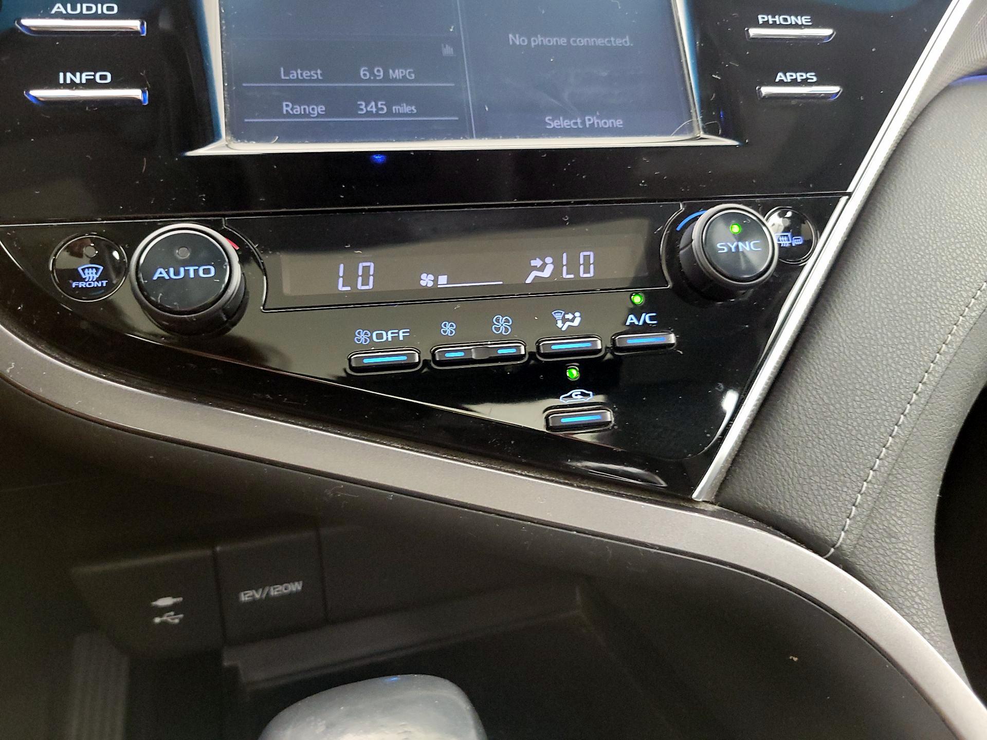 Thumbnail: 2018 Toyota Camry - 16