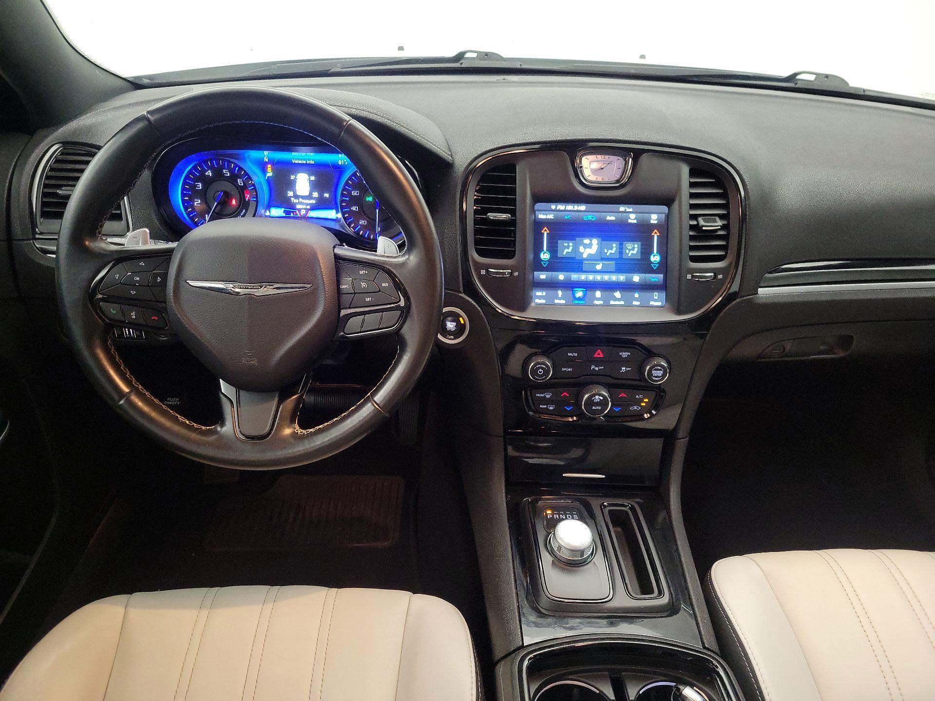 Thumbnail: 2019 Chrysler 300 - 9