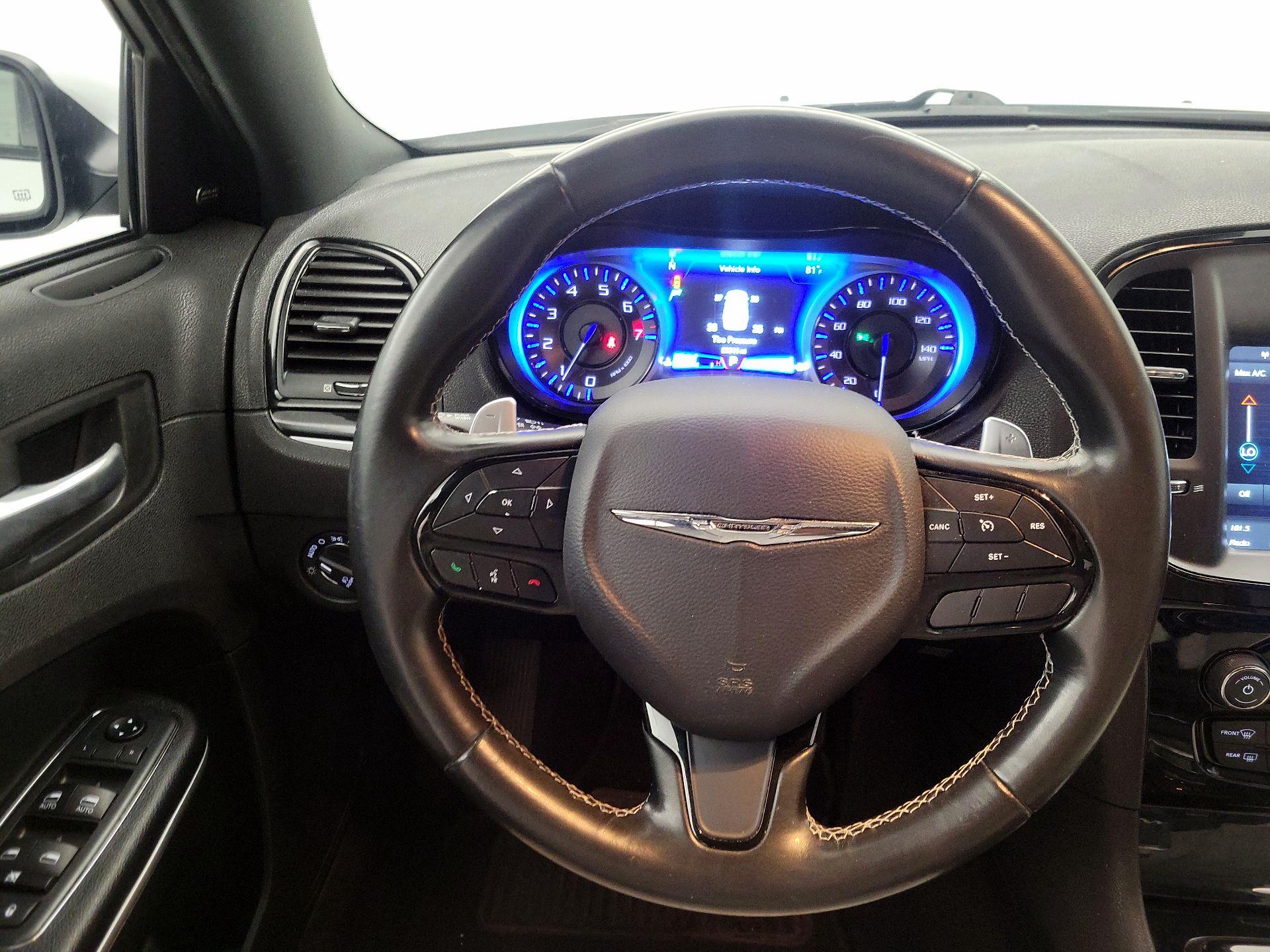 Thumbnail: 2019 Chrysler 300 - 10