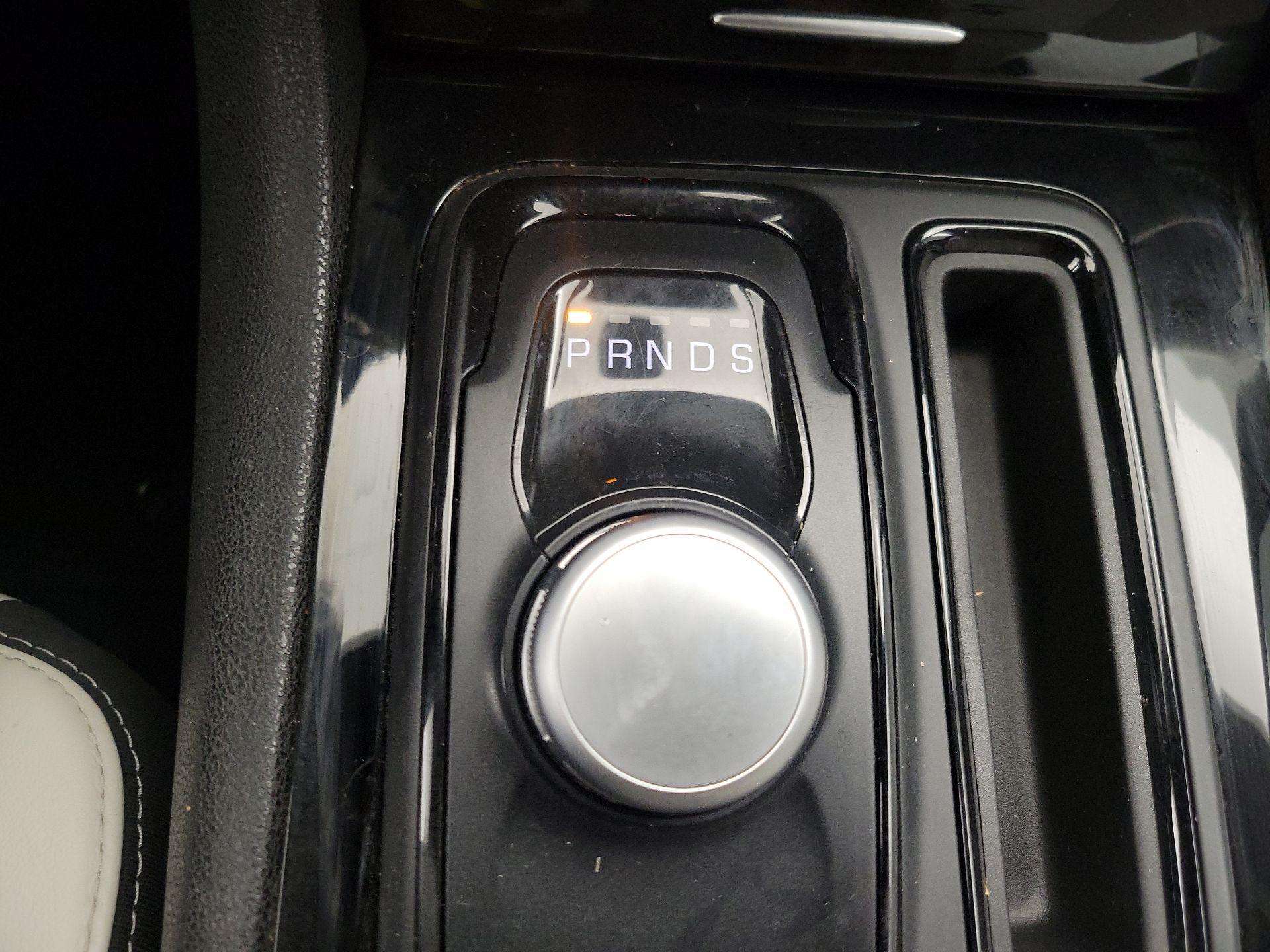 Thumbnail: 2019 Chrysler 300 - 17